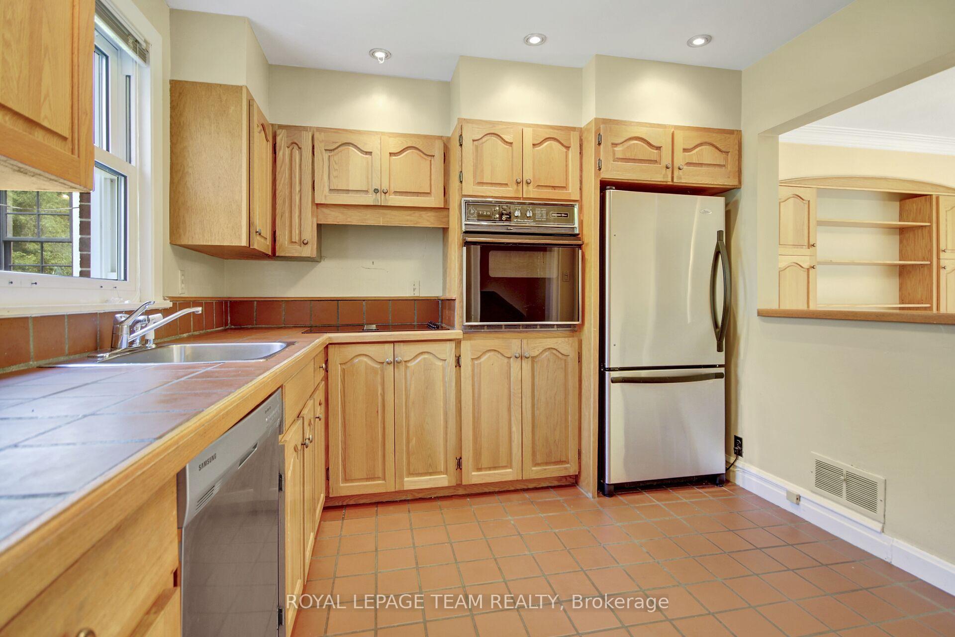 Photo 10 of 511 Mansfield Avenue, Ottawa, McKellar/Highland — HOMEH
