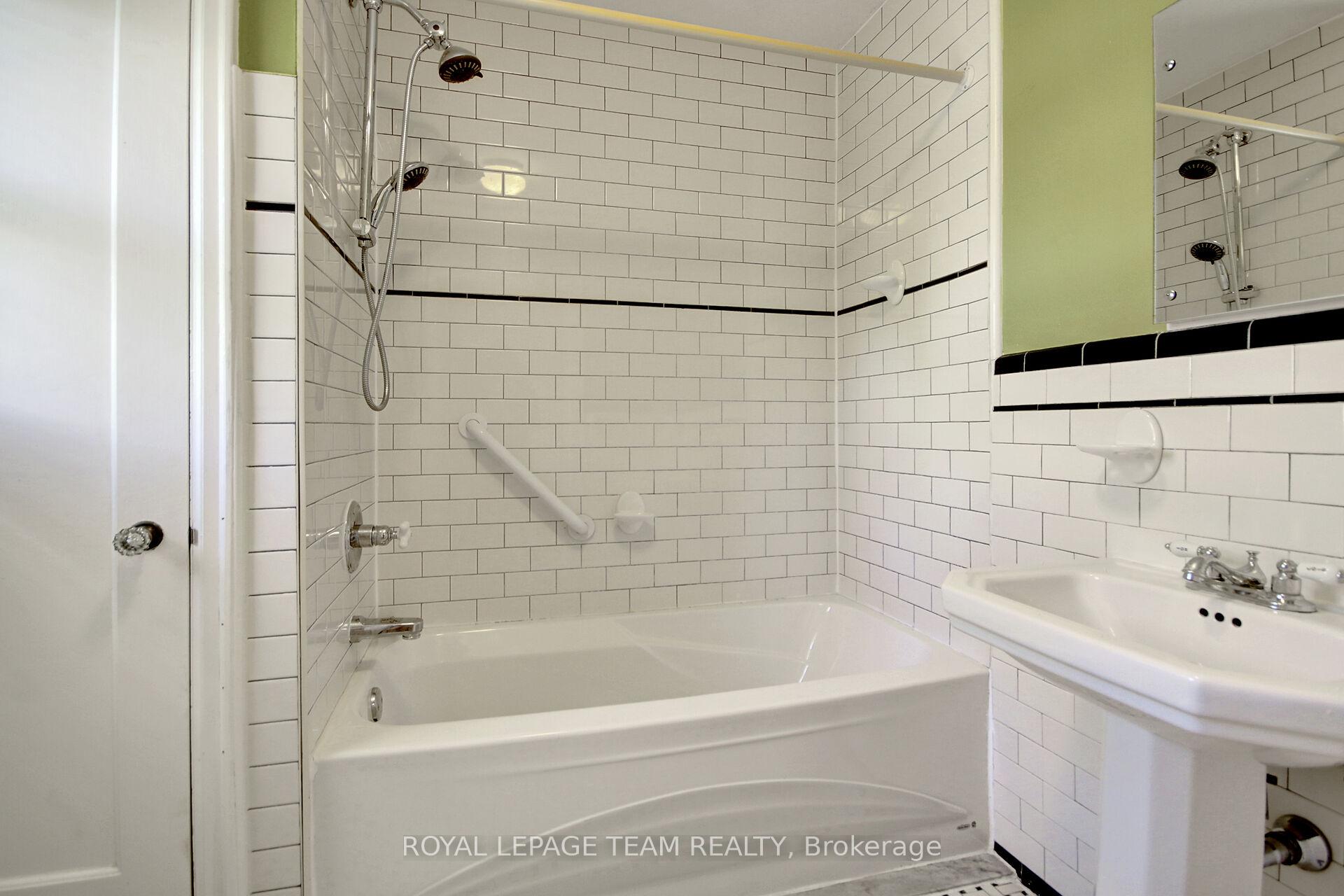 Photo 22 of 511 Mansfield Avenue, Ottawa, McKellar/Highland — HOMEH