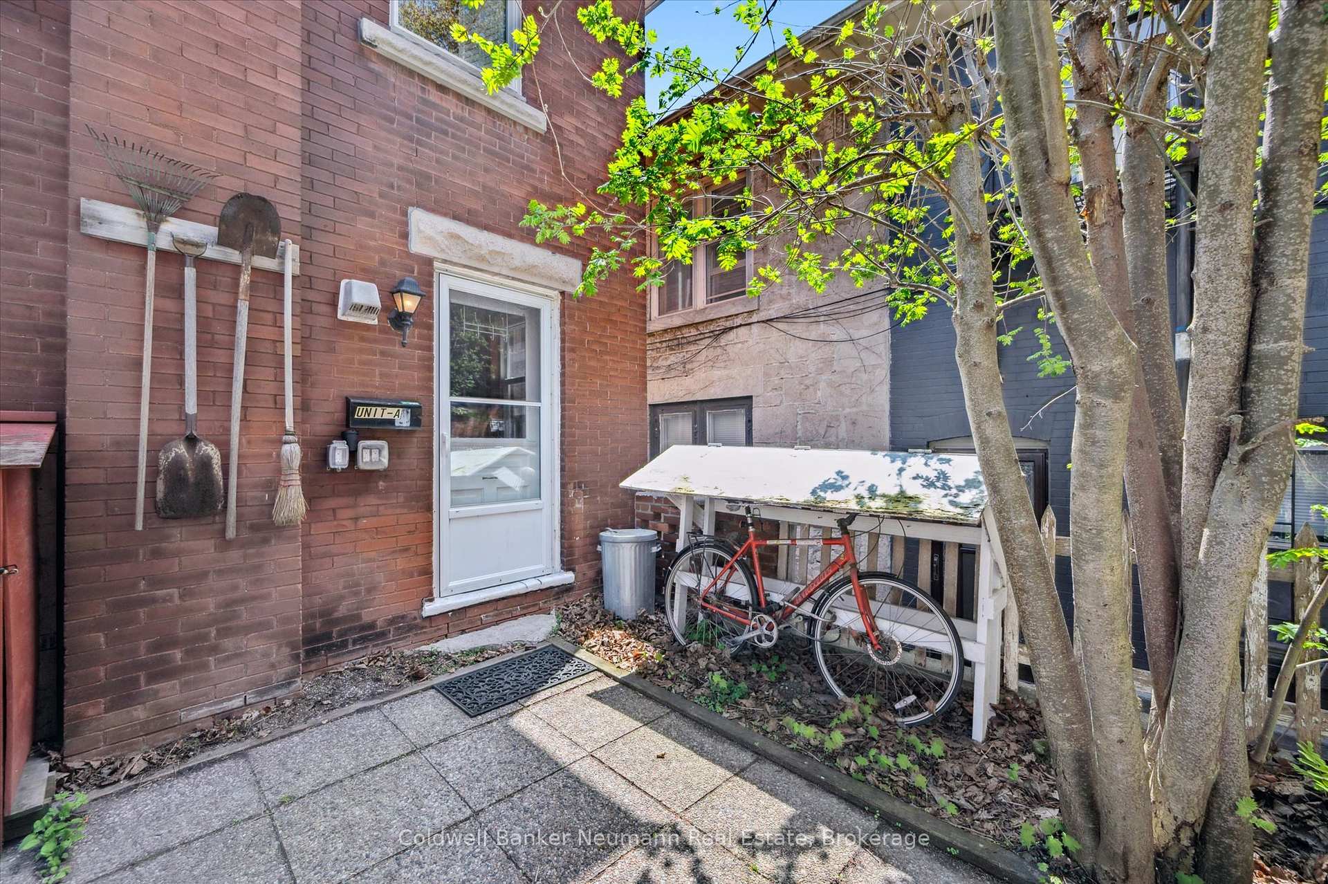 Photo 23 of 124 Surrey Street E, Guelph, Downtown — HOMEH
