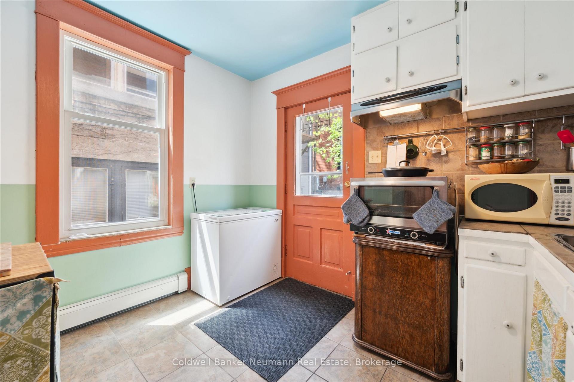 Photo 2 of 124 Surrey Street E, Guelph, Downtown — HOMEH