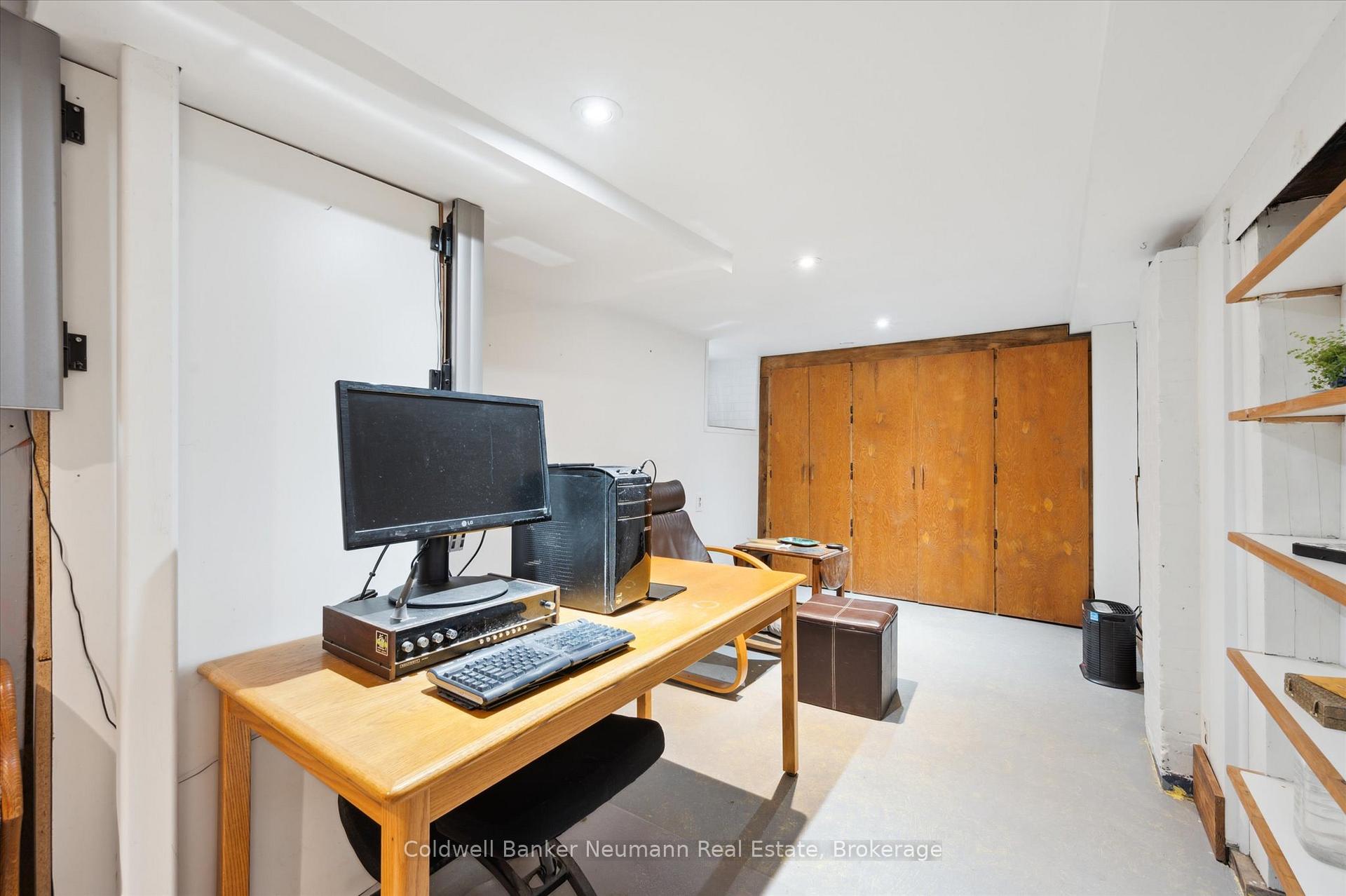 Photo 14 of 124 Surrey Street E, Guelph, Downtown — HOMEH