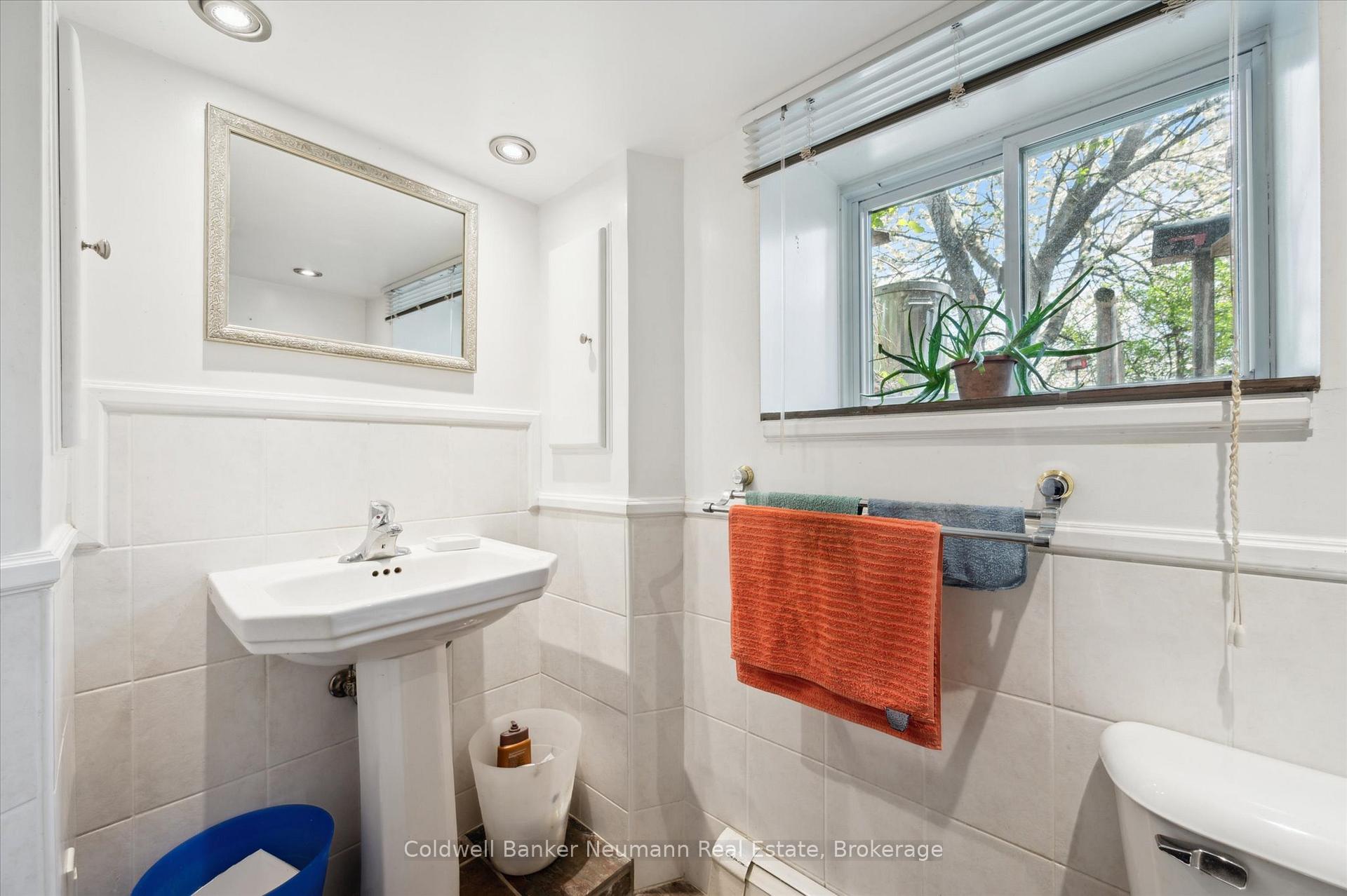 Photo 7 of 124 Surrey Street E, Guelph, Downtown — HOMEH