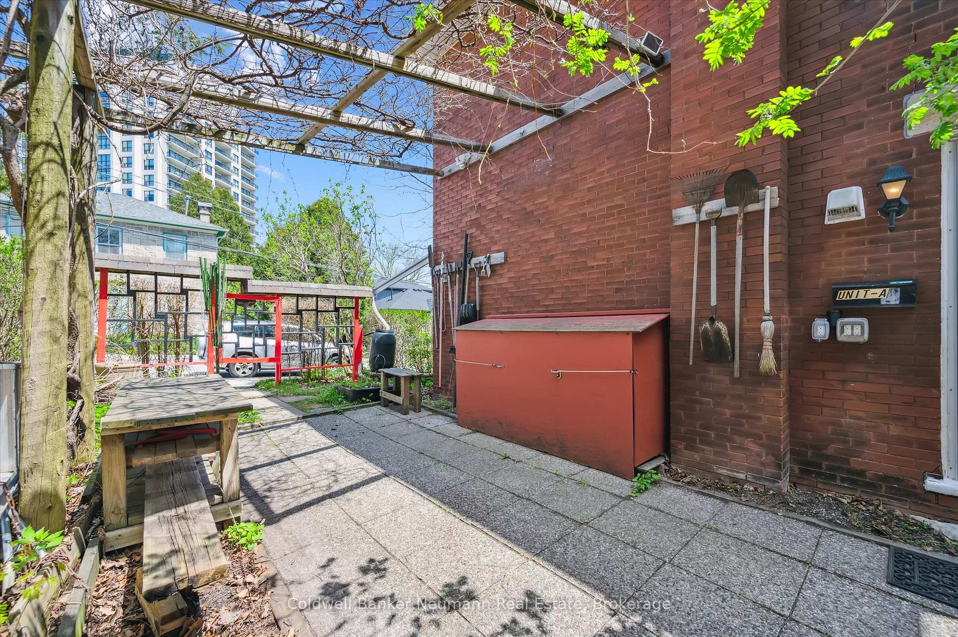 Photo 19 of 124 Surrey Street E, Guelph, Downtown — HOMEH