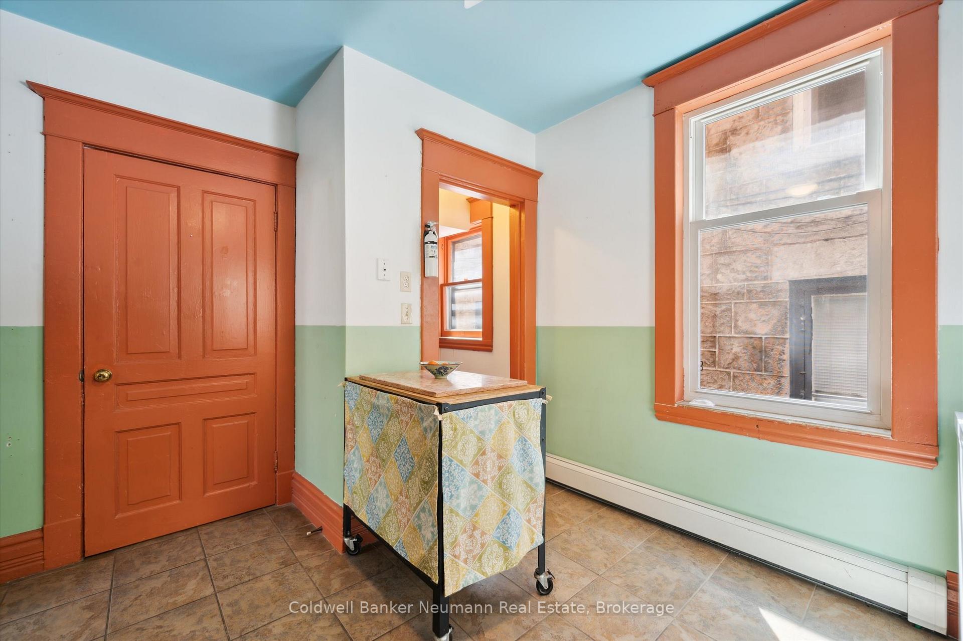 Photo 17 of 124 Surrey Street E, Guelph, Downtown — HOMEH
