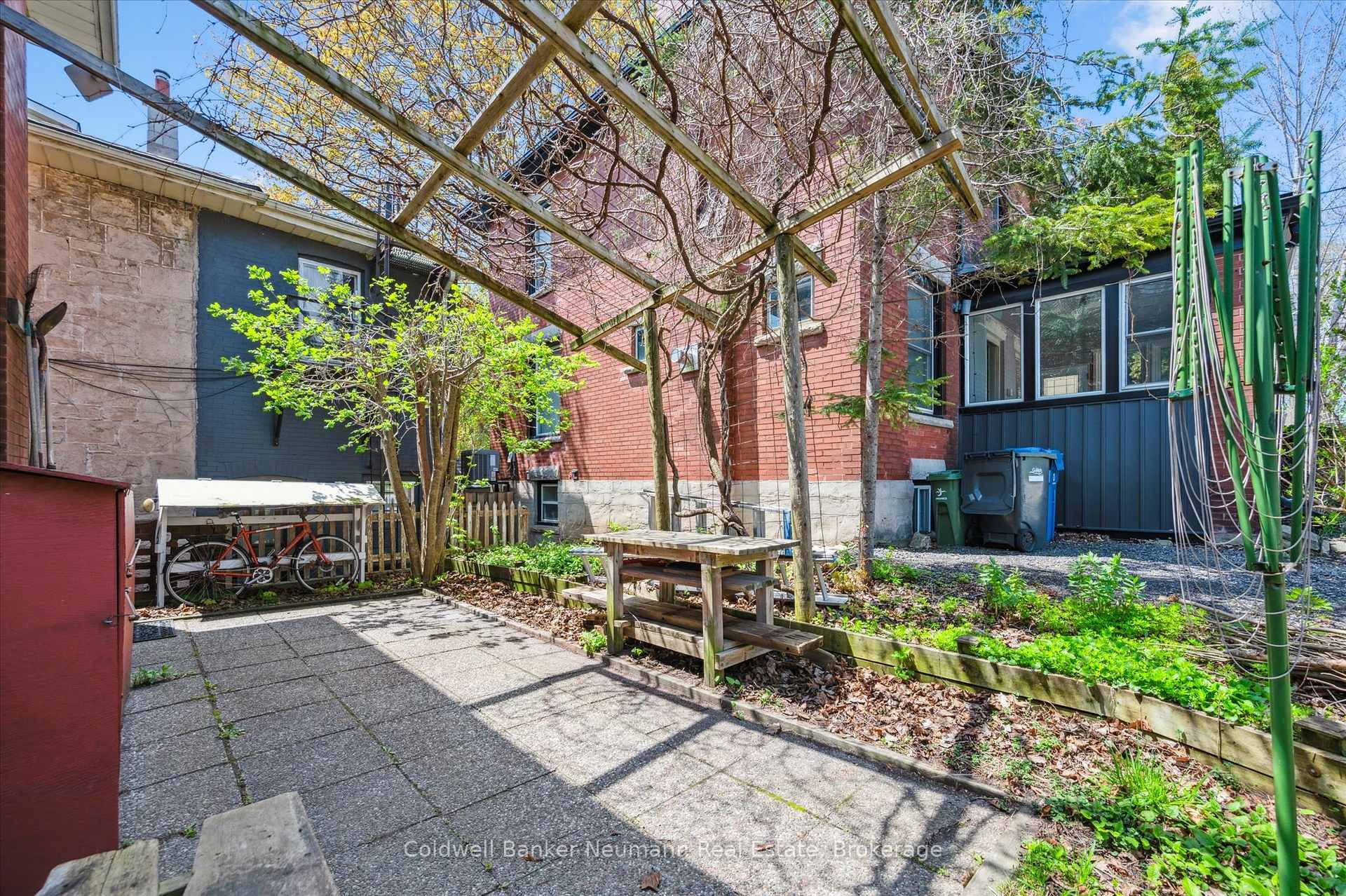 Photo 28 of 124 Surrey Street E, Guelph, Downtown — HOMEH