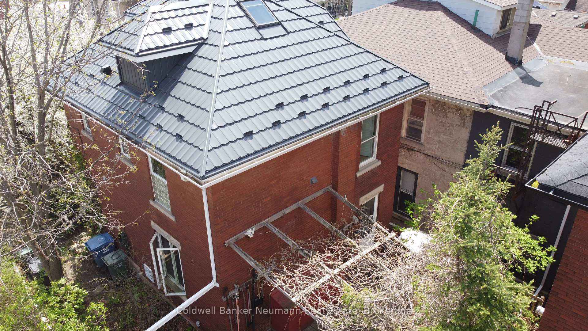 Photo 35 of 124 Surrey Street E, Guelph, Downtown — HOMEH