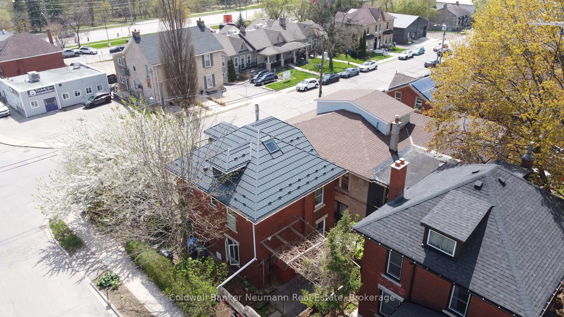 Photo 32 of 124 Surrey Street E, Guelph, Downtown — HOMEH