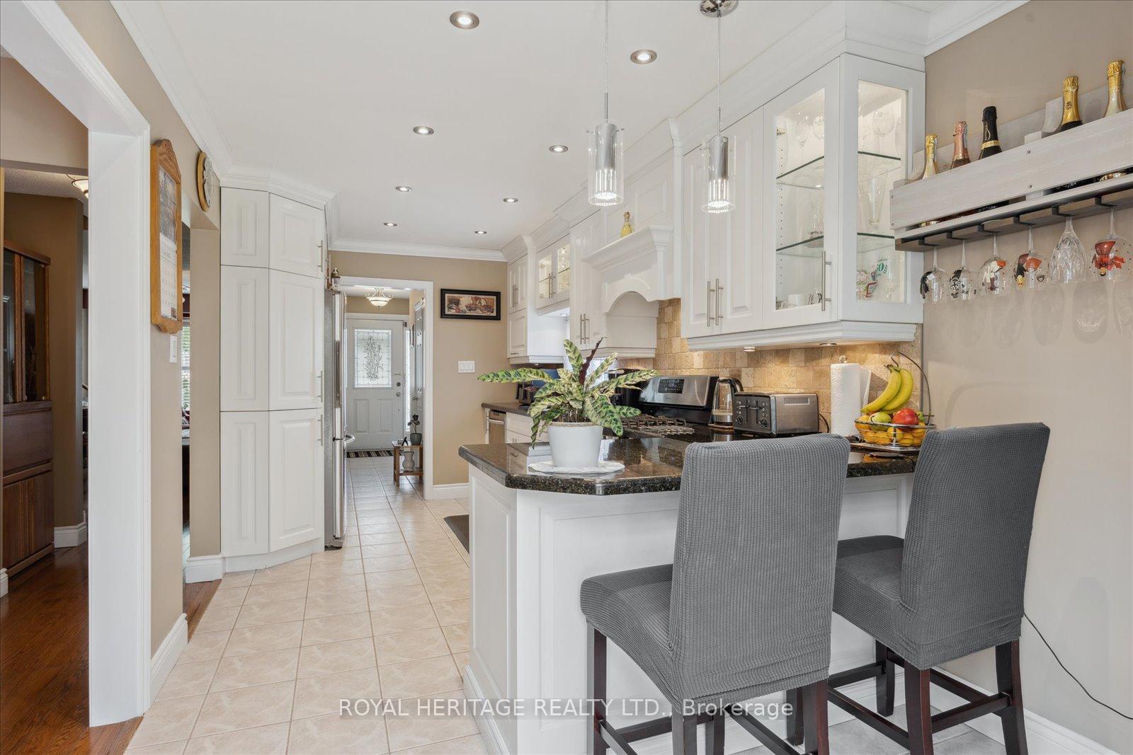 Photo 7 of 947 Harding Street, Whitby, Downtown Whitby — HOMEH