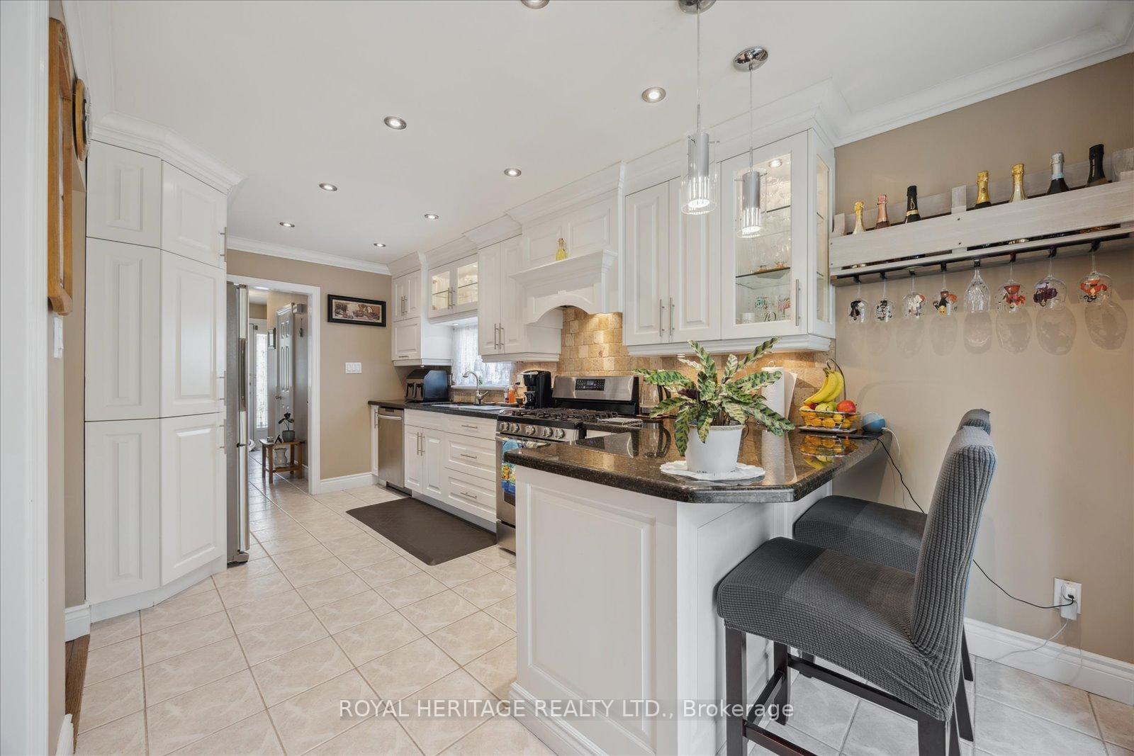 Photo 6 of 947 Harding Street, Whitby, Downtown Whitby — HOMEH