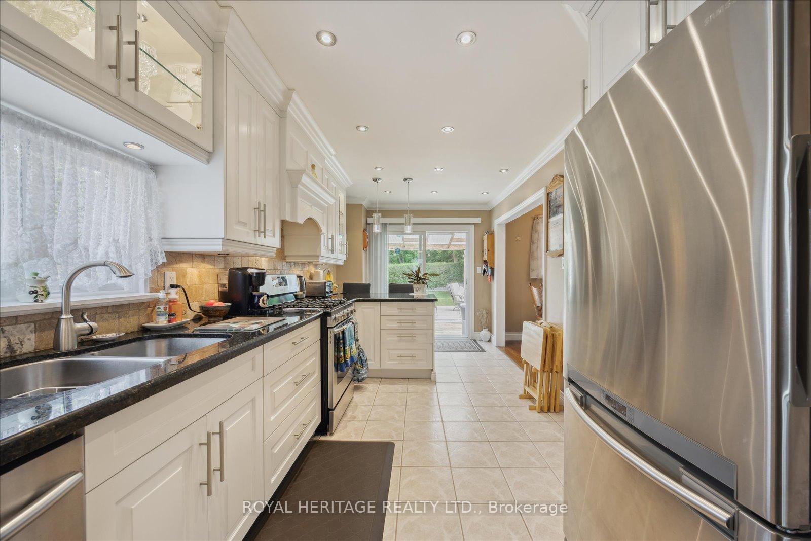 Photo 4 of 947 Harding Street, Whitby, Downtown Whitby — HOMEH
