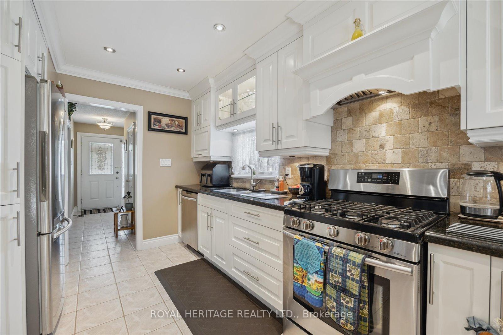 Photo 5 of 947 Harding Street, Whitby, Downtown Whitby — HOMEH
