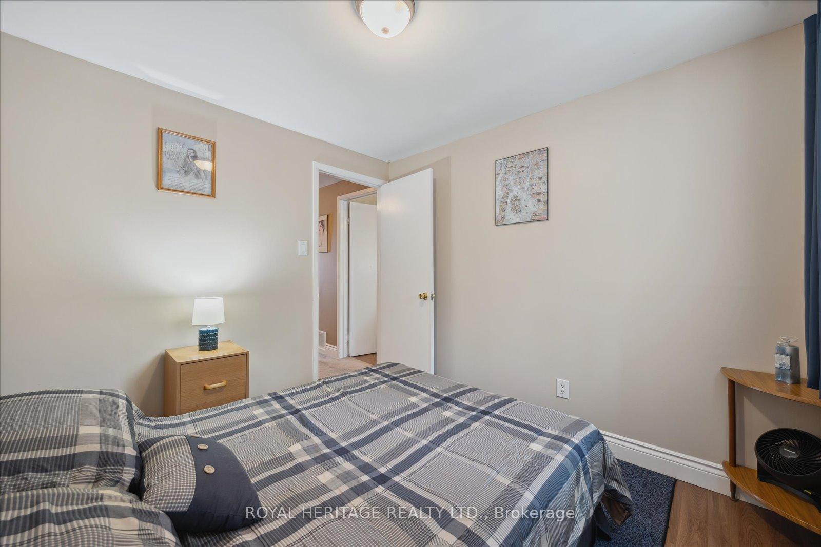 Photo 24 of 947 Harding Street, Whitby, Downtown Whitby — HOMEH