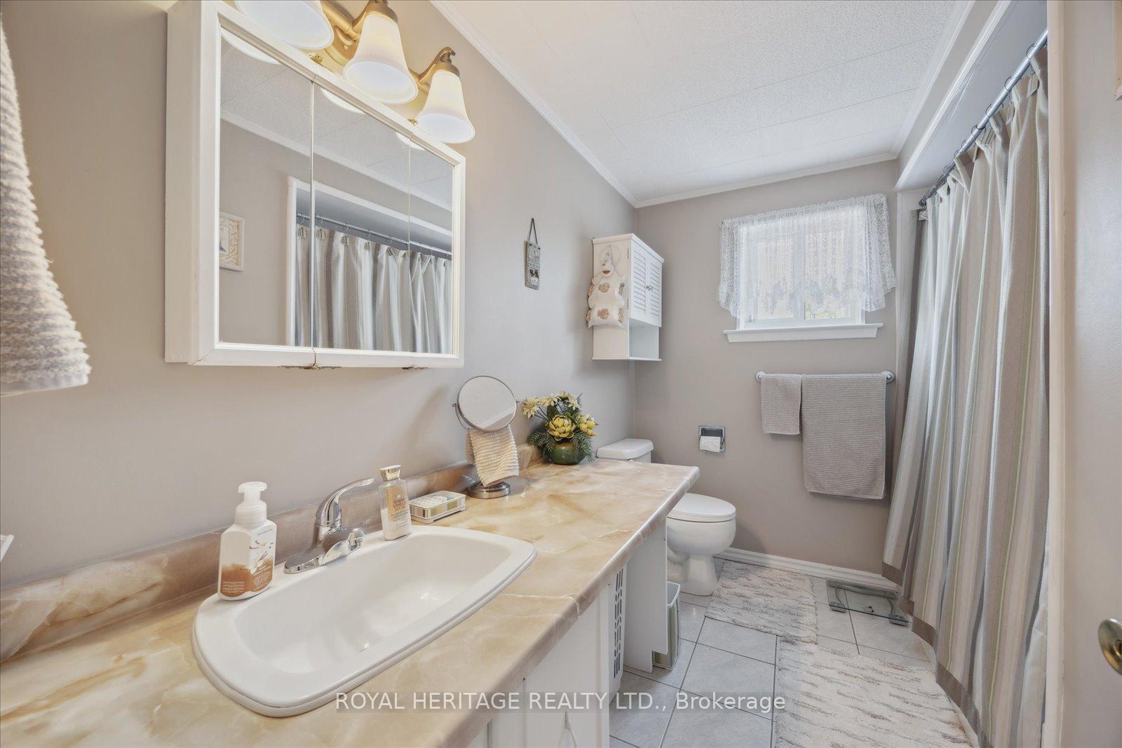Photo 23 of 947 Harding Street, Whitby, Downtown Whitby — HOMEH