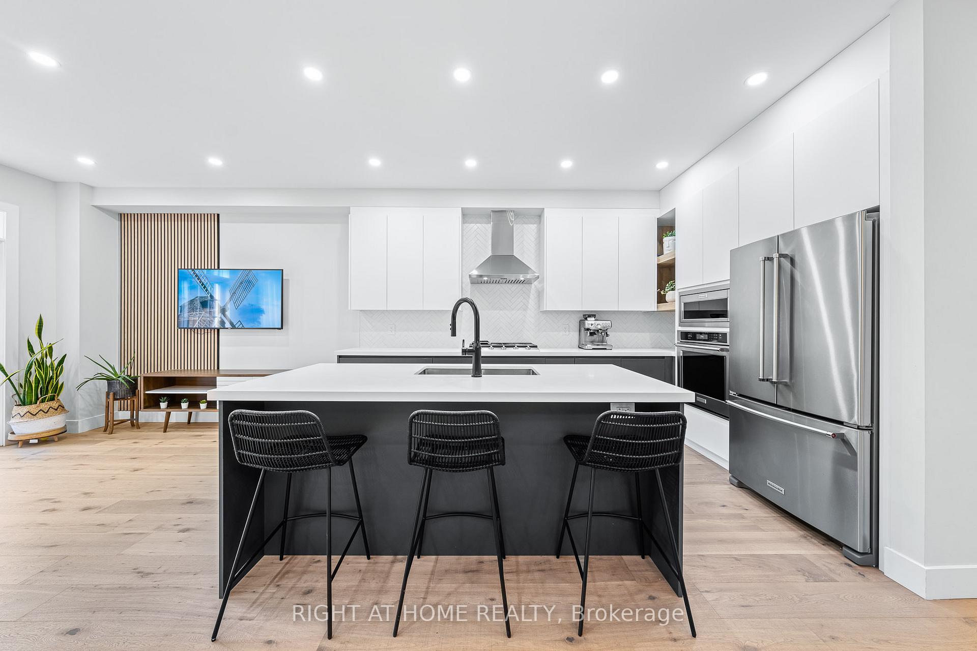 Photo 14 of Unit 13, 8777 Dufferin Street, Vaughan, Patterson — HOMEH