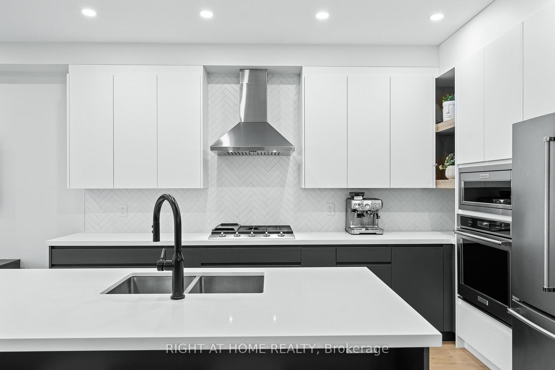 Photo 13 of Unit 13, 8777 Dufferin Street, Vaughan, Patterson — HOMEH