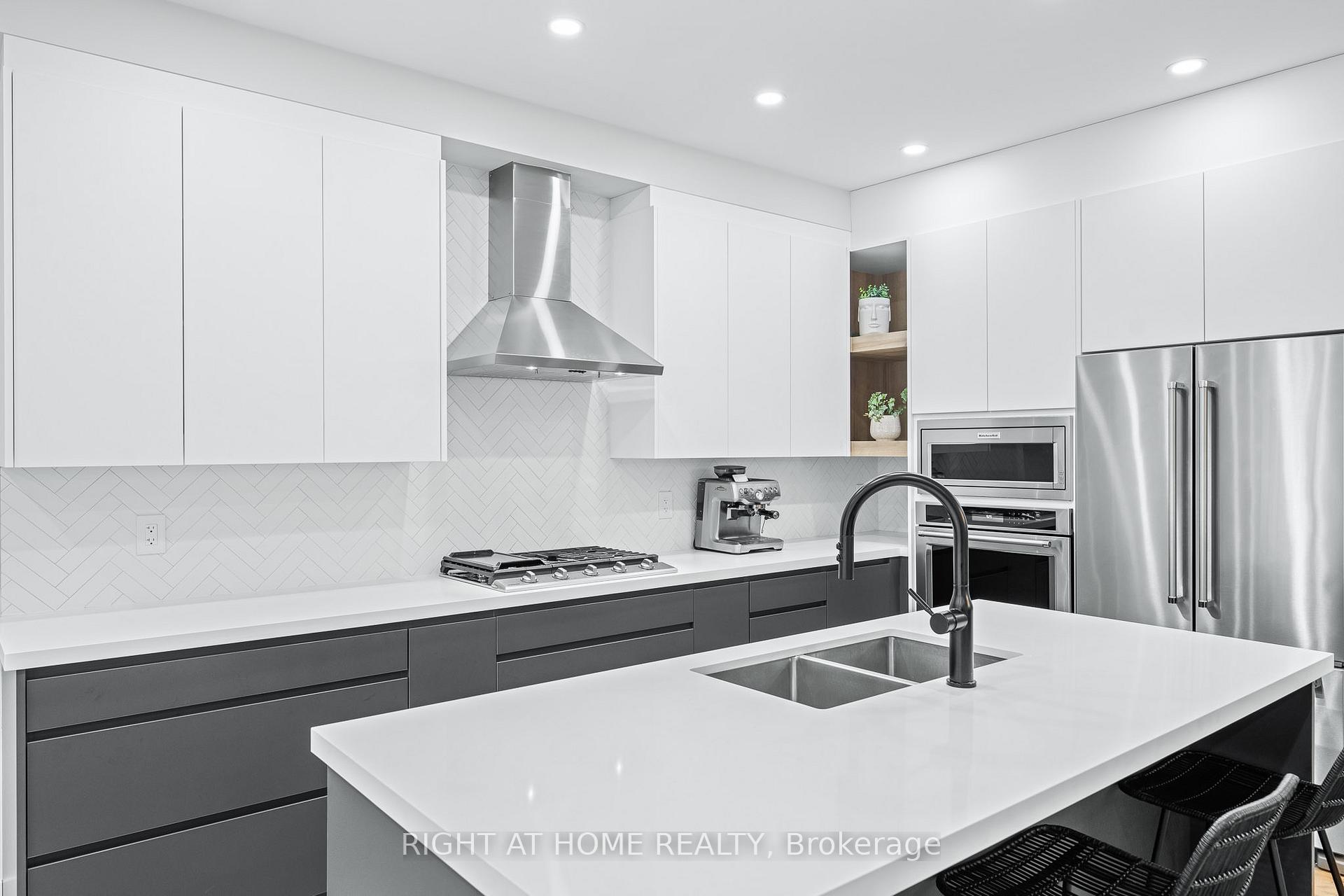Photo 8 of Unit 13, 8777 Dufferin Street, Vaughan, Patterson — HOMEH