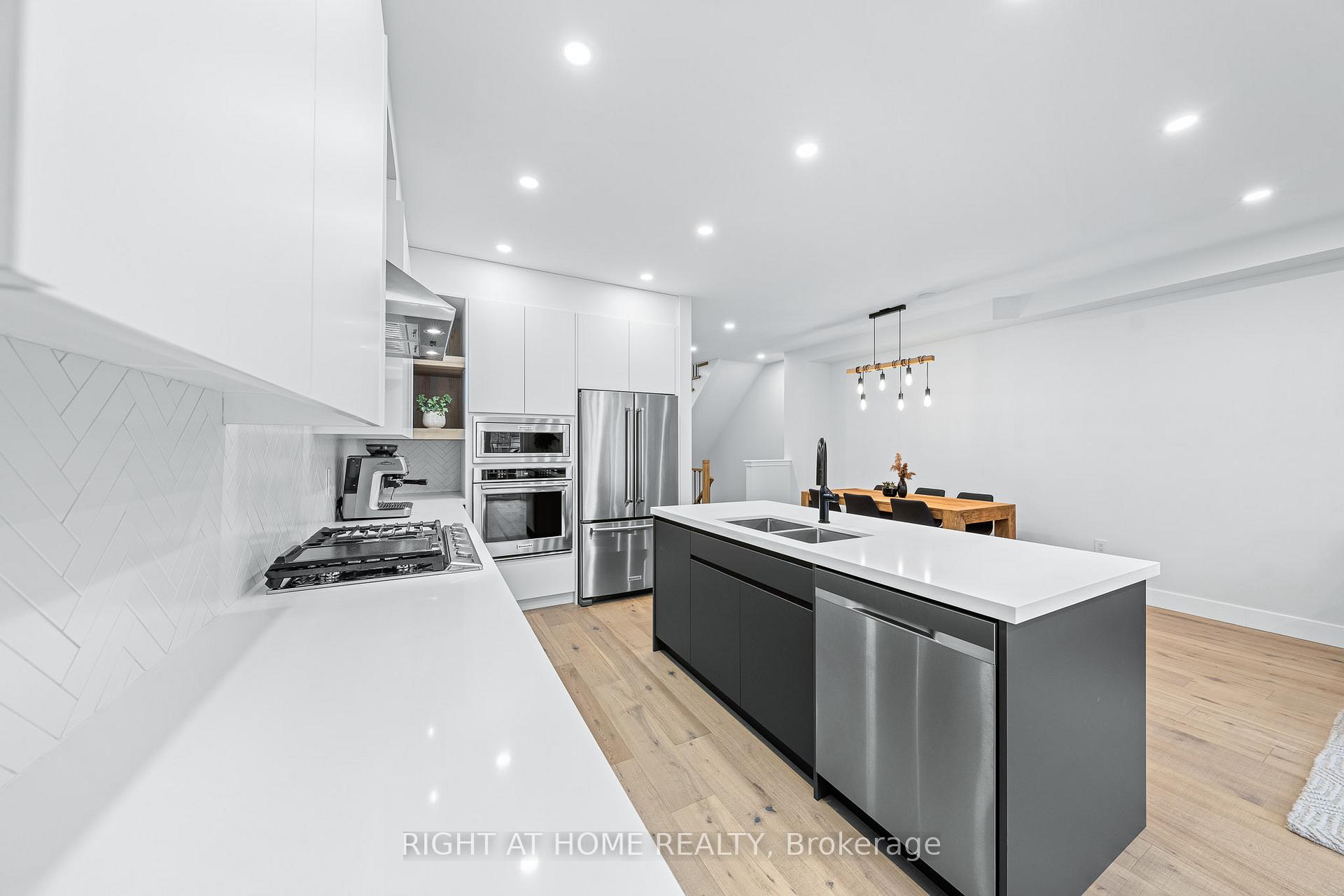 Photo 10 of Unit 13, 8777 Dufferin Street, Vaughan, Patterson — HOMEH