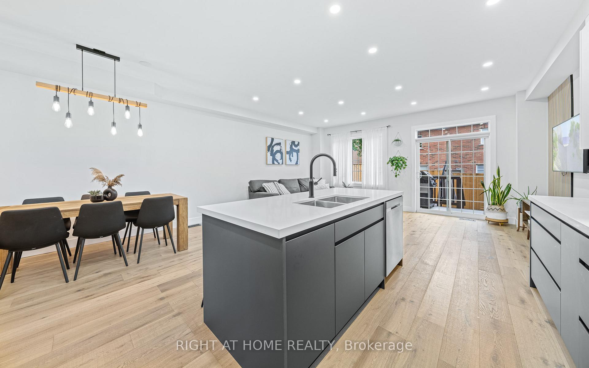 Photo 9 of Unit 13, 8777 Dufferin Street, Vaughan, Patterson — HOMEH