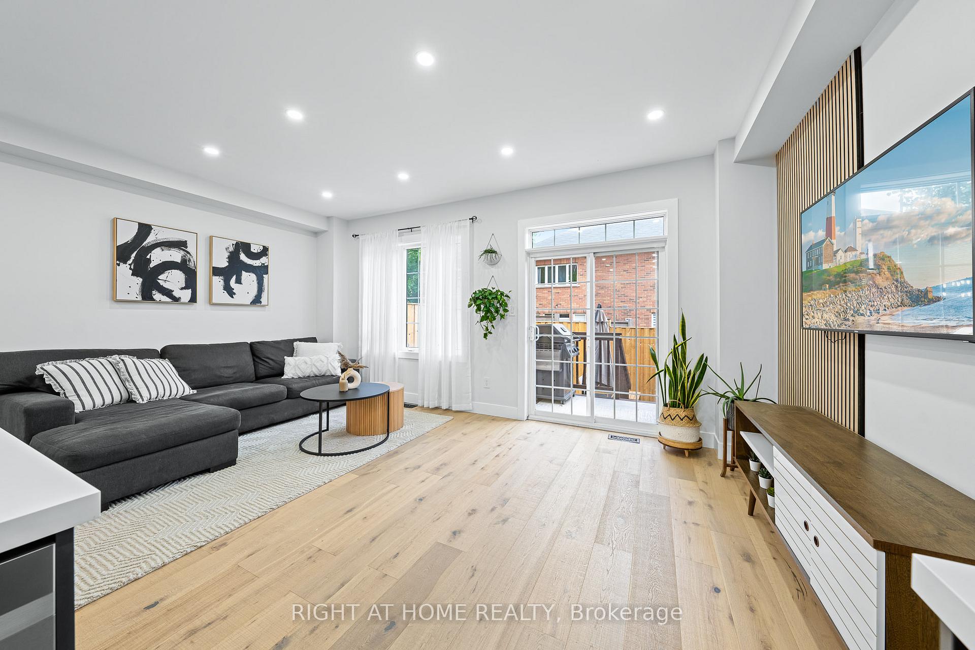 Photo 15 of Unit 13, 8777 Dufferin Street, Vaughan, Patterson — HOMEH