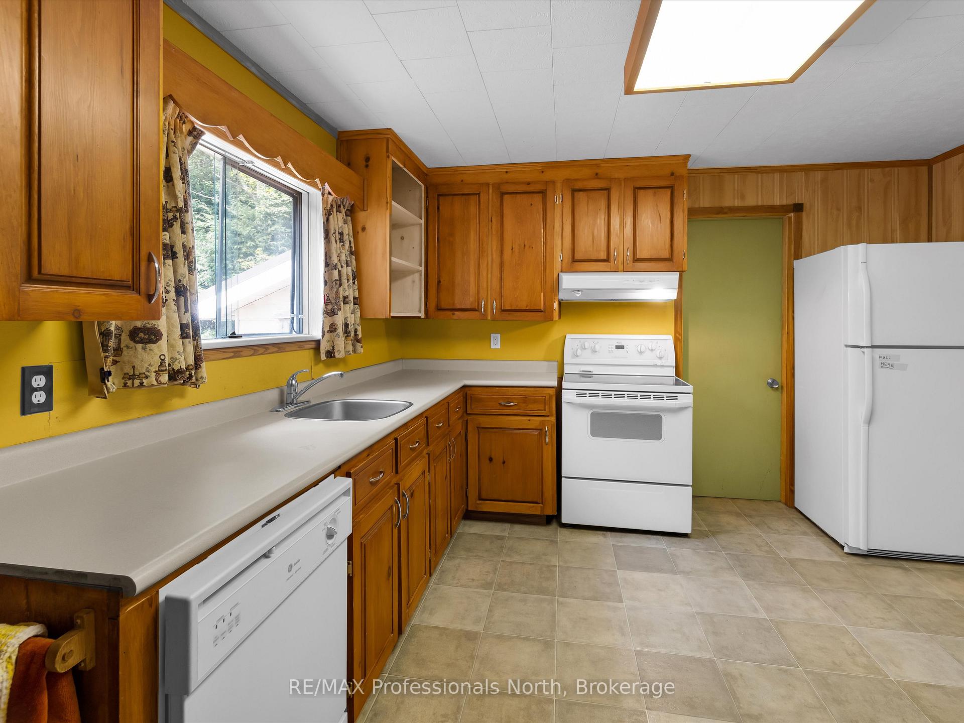 Photo 3 of 1716 Gravenhurst Parkway, Gravenhurst, Muskoka (S) — HOMEH