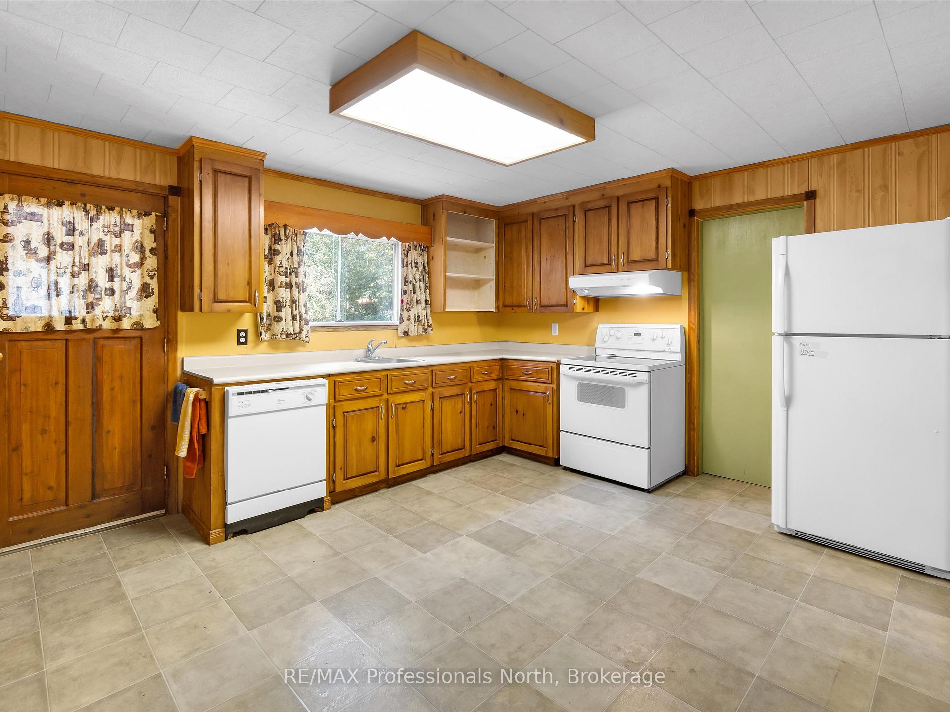 Photo 5 of 1716 Gravenhurst Parkway, Gravenhurst, Muskoka (S) — HOMEH