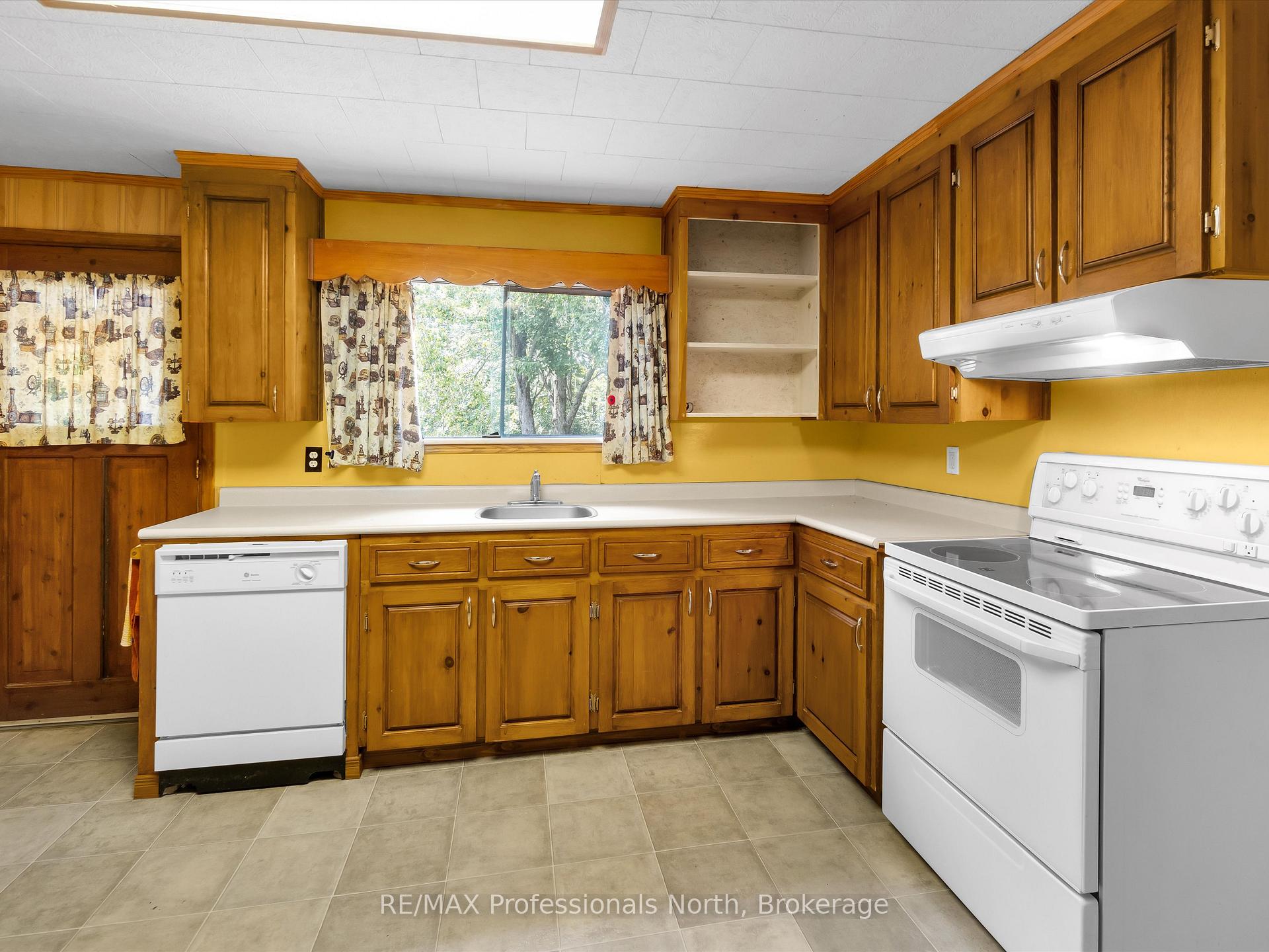 Photo 23 of 1716 Gravenhurst Parkway, Gravenhurst, Muskoka (S) — HOMEH