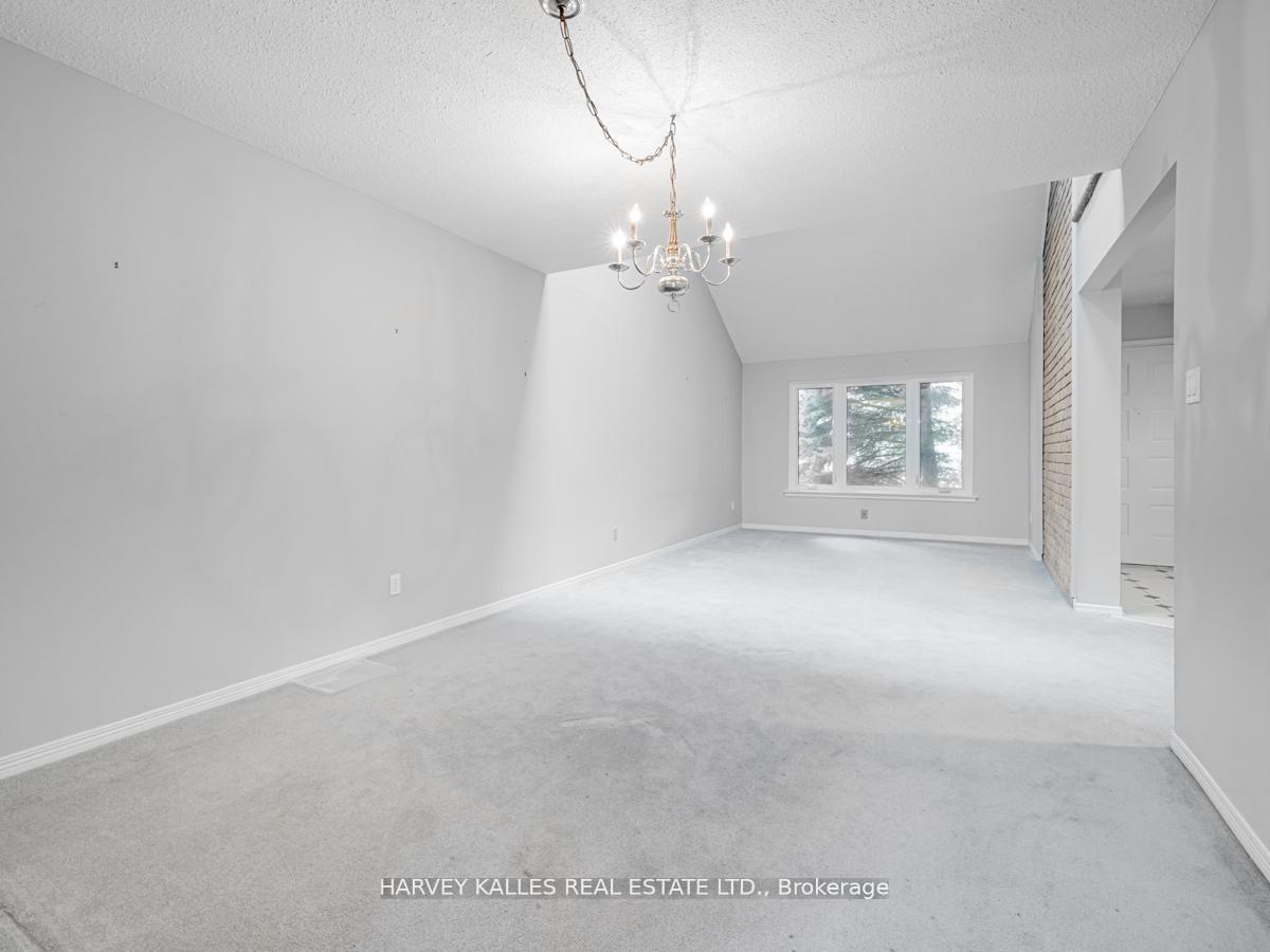 Photo 4 of 18 Finlayson Court W, Vaughan, Brownridge — HOMEH