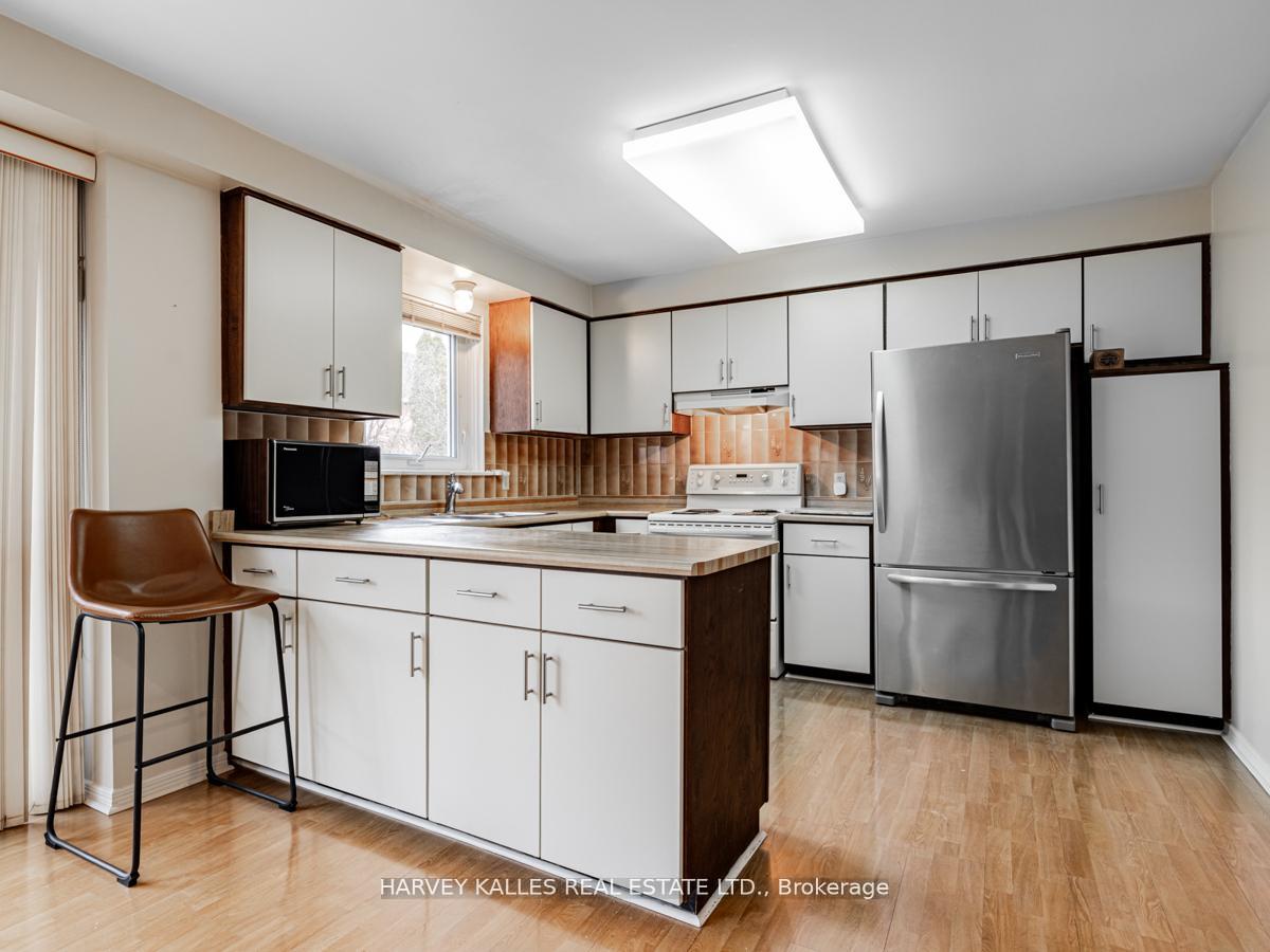 Photo 11 of 18 Finlayson Court W, Vaughan, Brownridge — HOMEH