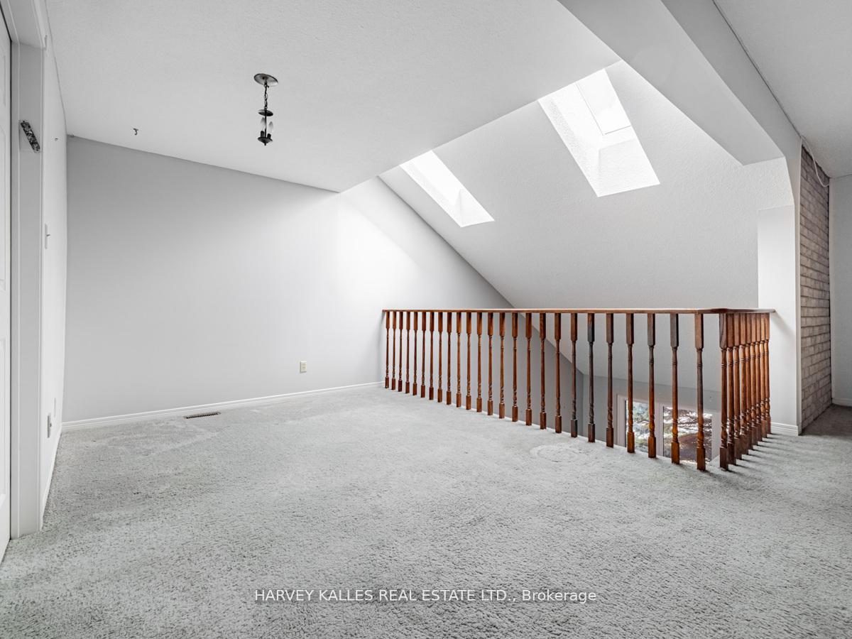 Photo 16 of 18 Finlayson Court W, Vaughan, Brownridge — HOMEH
