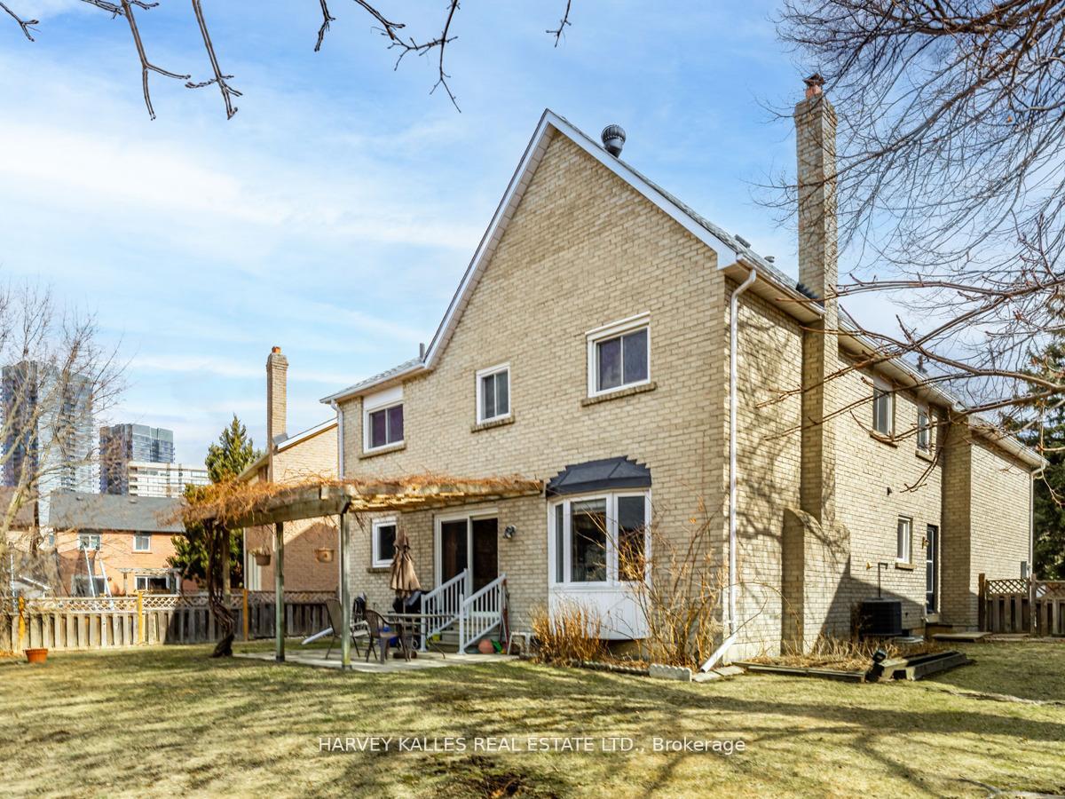 Photo 32 of 18 Finlayson Court W, Vaughan, Brownridge — HOMEH
