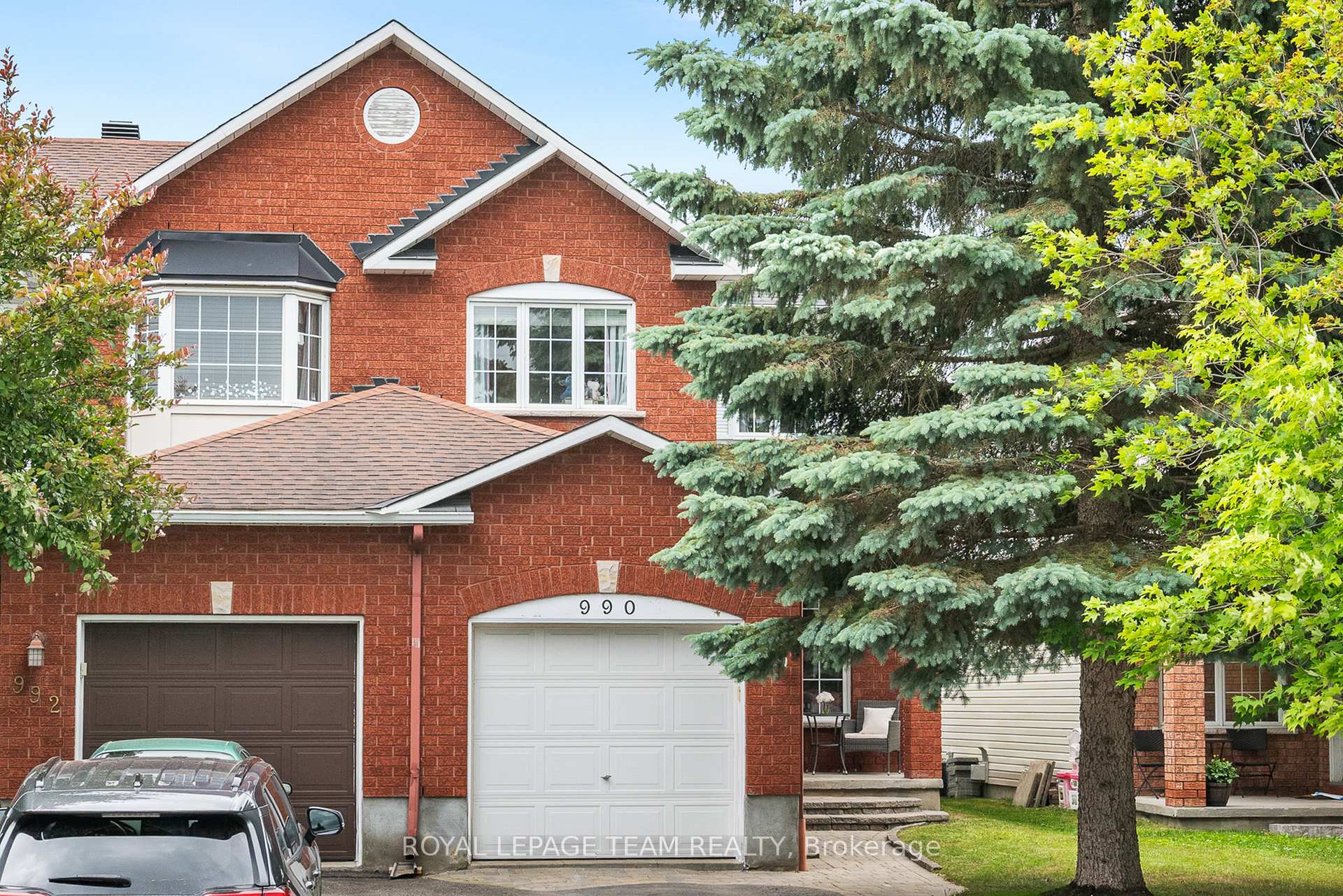 Front of 990 Cove Island Terrace
