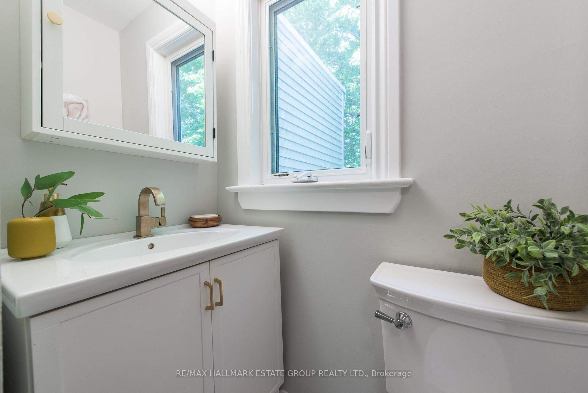 Photo 10 of 56 Oakcrest Avenue, Toronto, East End-Danforth — HOMEH