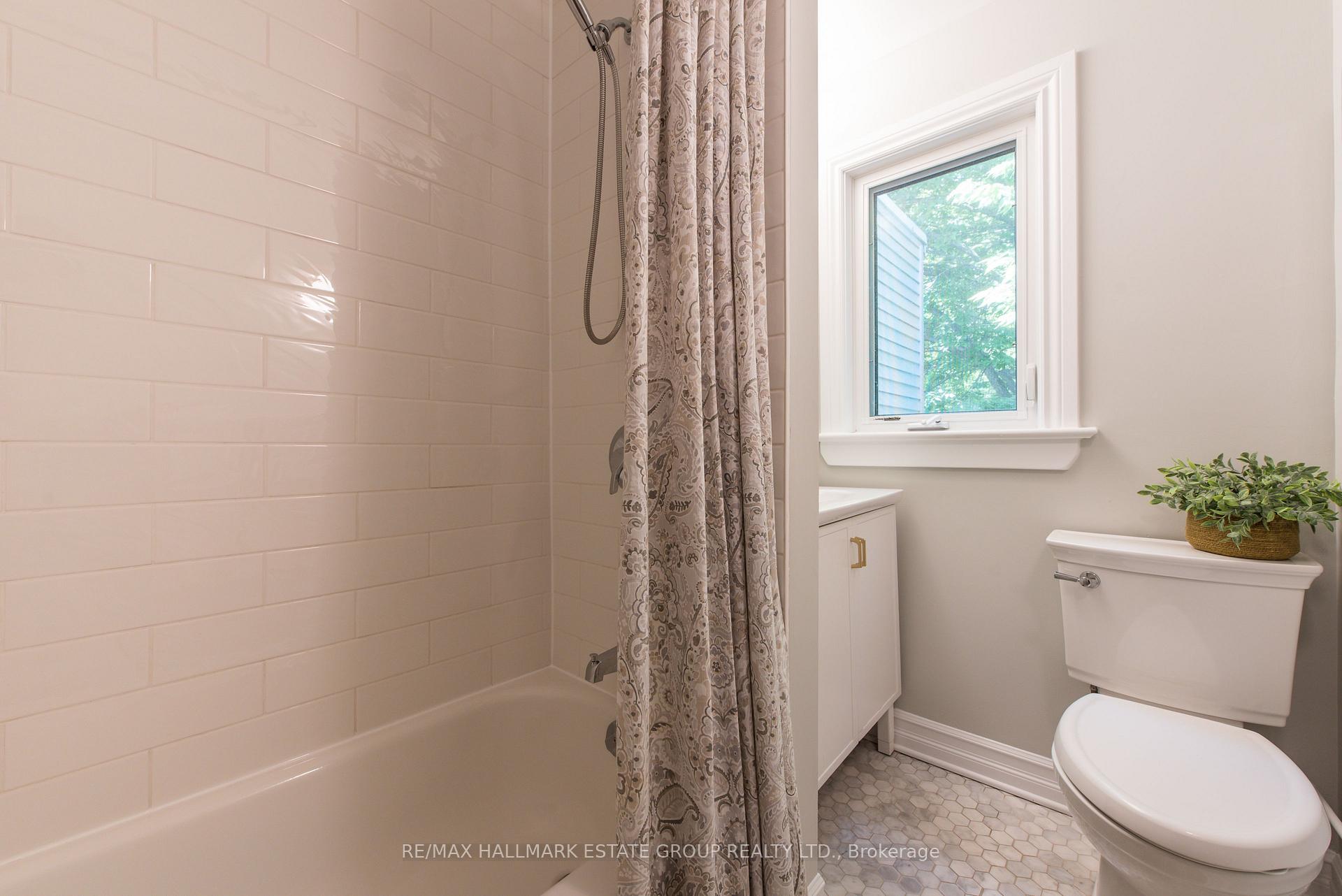 Photo 37 of 56 Oakcrest Avenue, Toronto, East End-Danforth — HOMEH