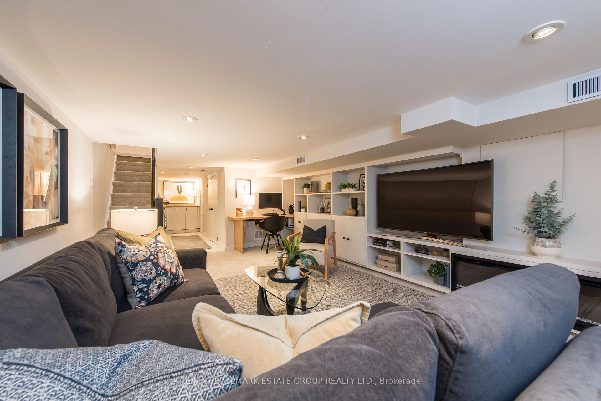 Photo 13 of 56 Oakcrest Avenue, Toronto, East End-Danforth — HOMEH