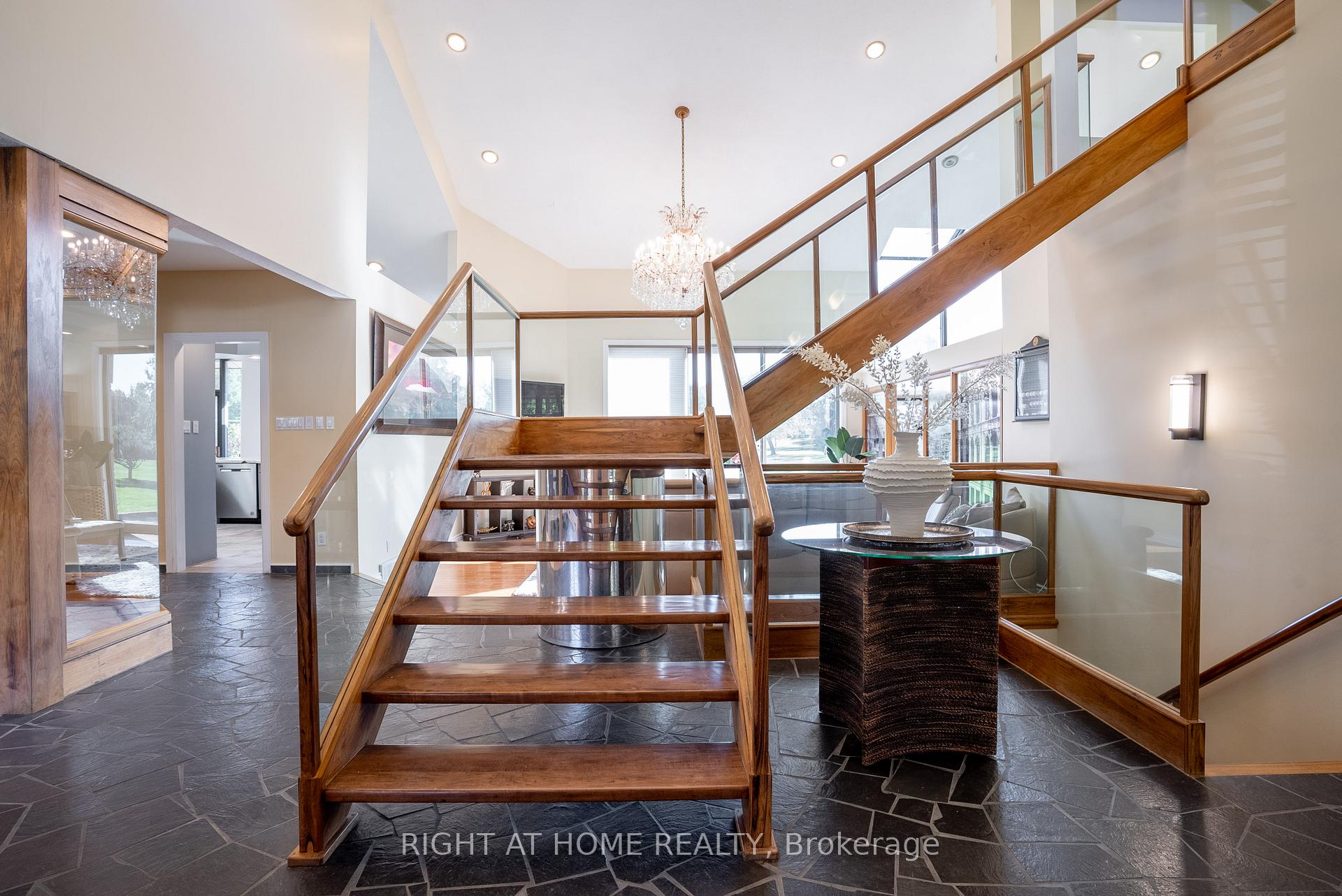 Photo 4 of 5 Burnt Tree Court, Ottawa, Cedar Hill/Orchard Estates — HOMEH