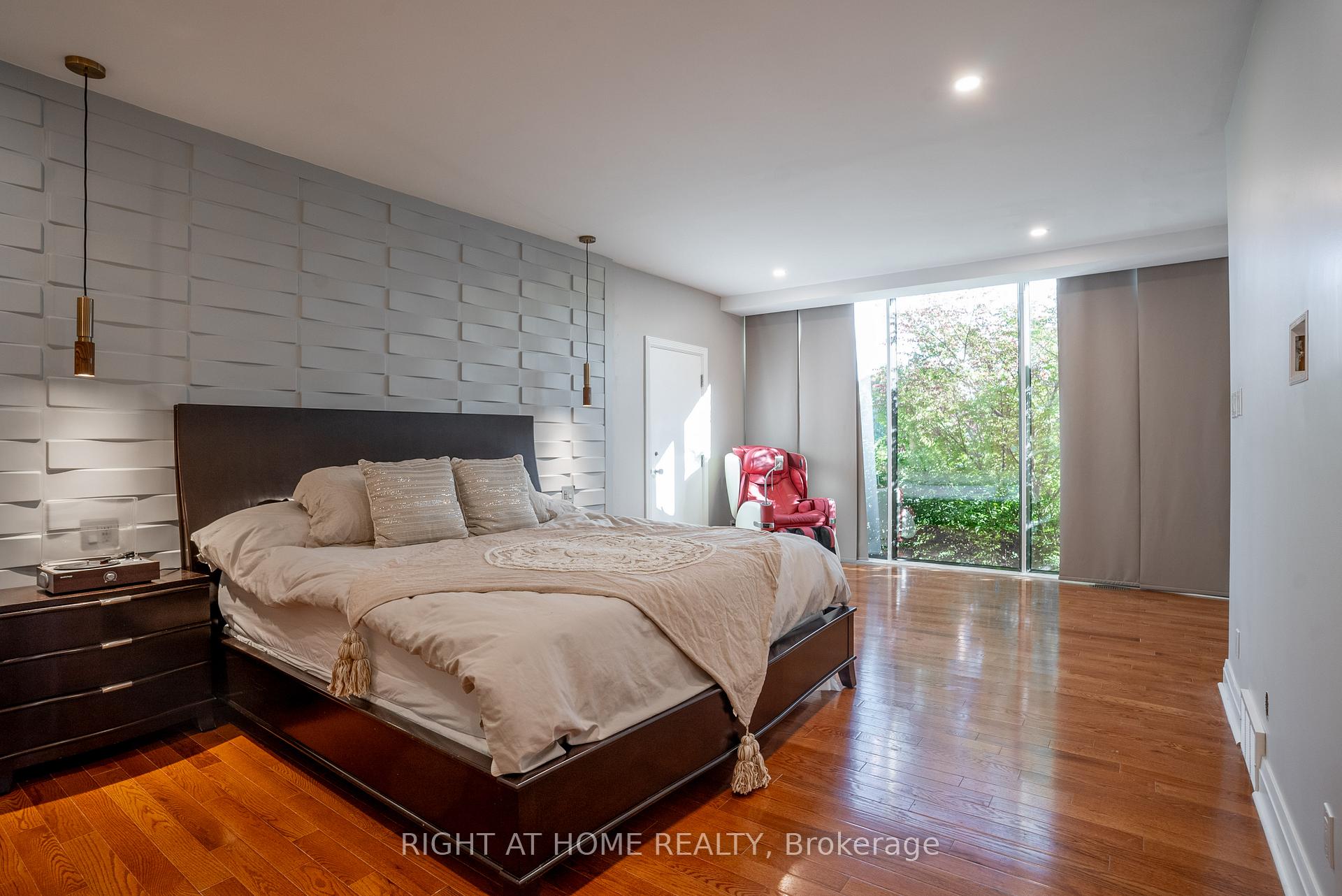 Photo 6 of 5 Burnt Tree Court, Ottawa, Cedar Hill/Orchard Estates — HOMEH