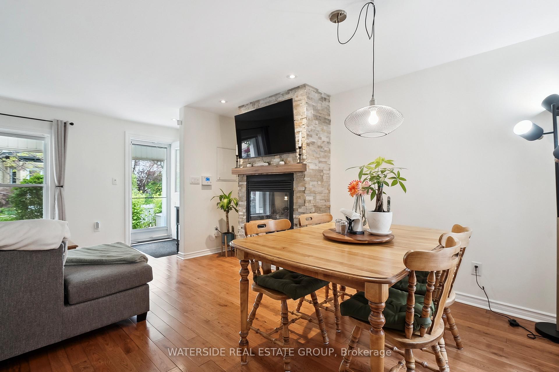 Photo 5 of 75 Ray Street N, Hamilton, Strathcona — HOMEH