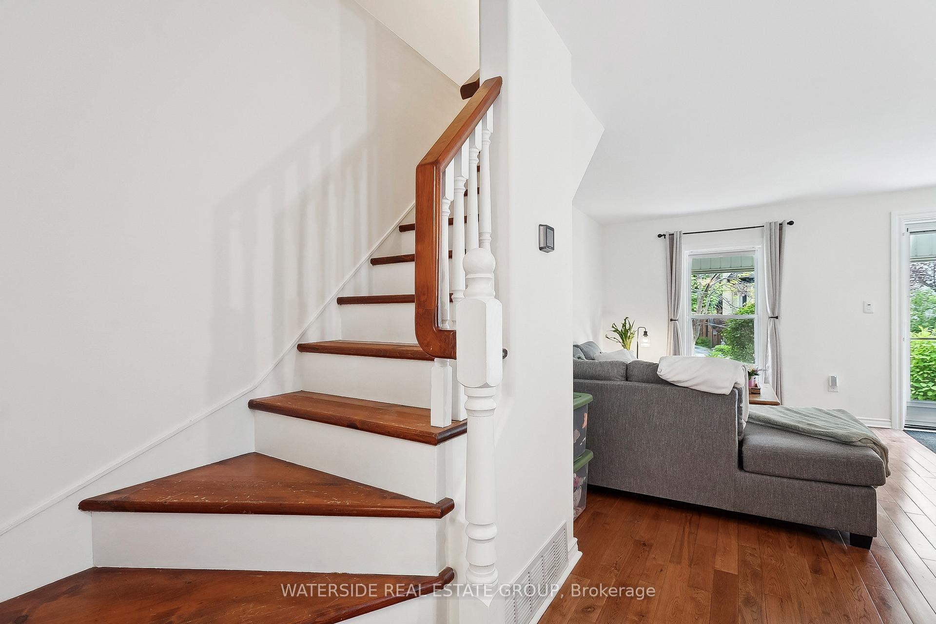 Photo 12 of 75 Ray Street N, Hamilton, Strathcona — HOMEH