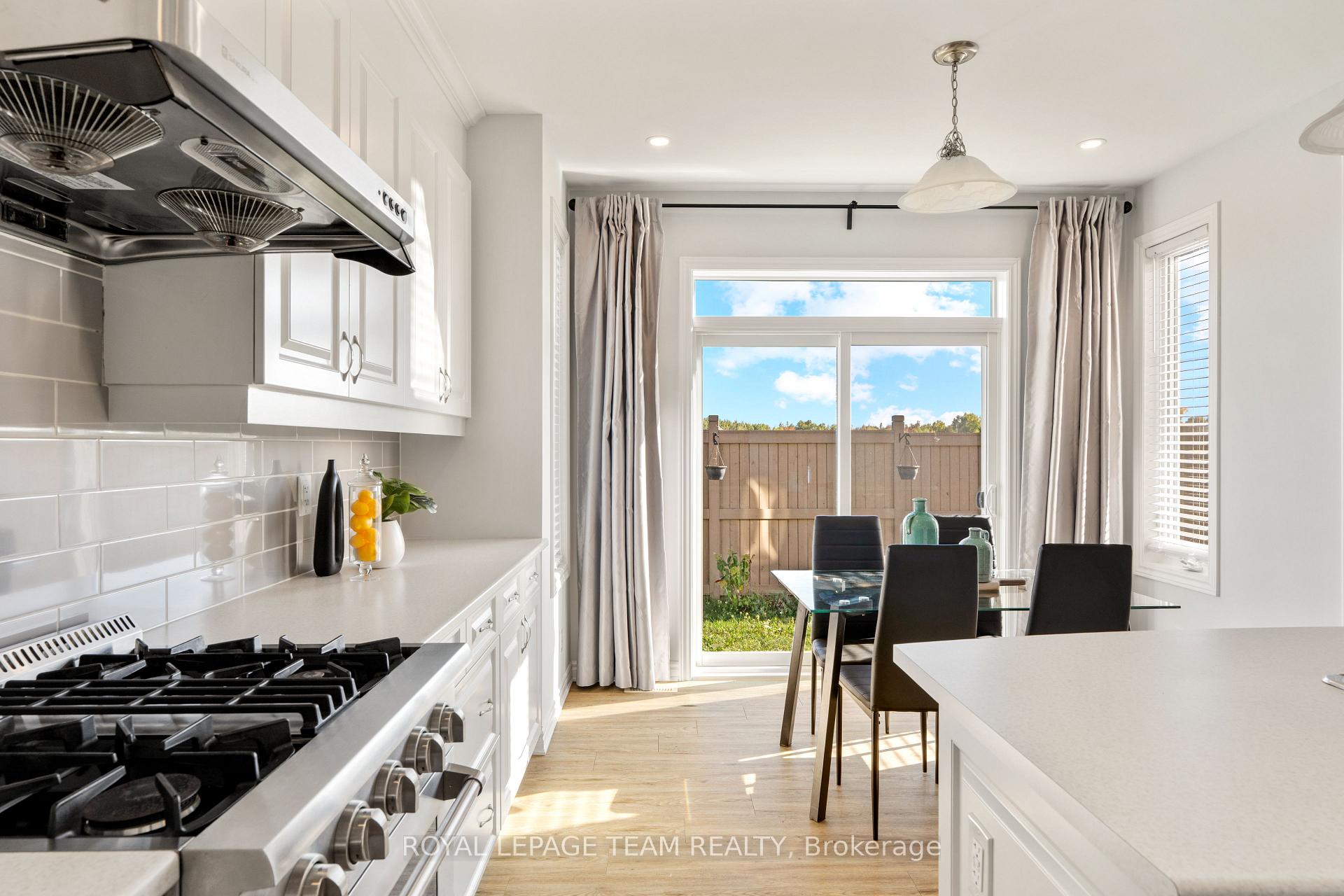 Photo 5 of 303 Sweetclover Way, Ottawa, Avalon West — HOMEH