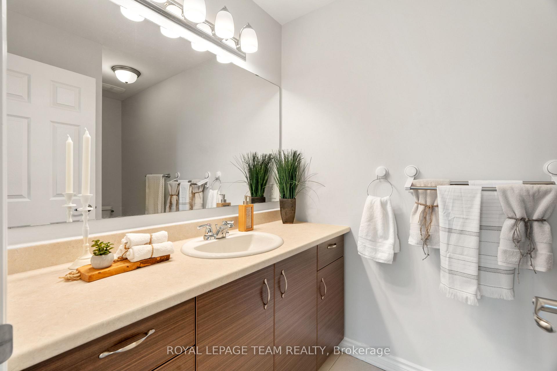 Photo 32 of 303 Sweetclover Way, Ottawa, Avalon West — HOMEH