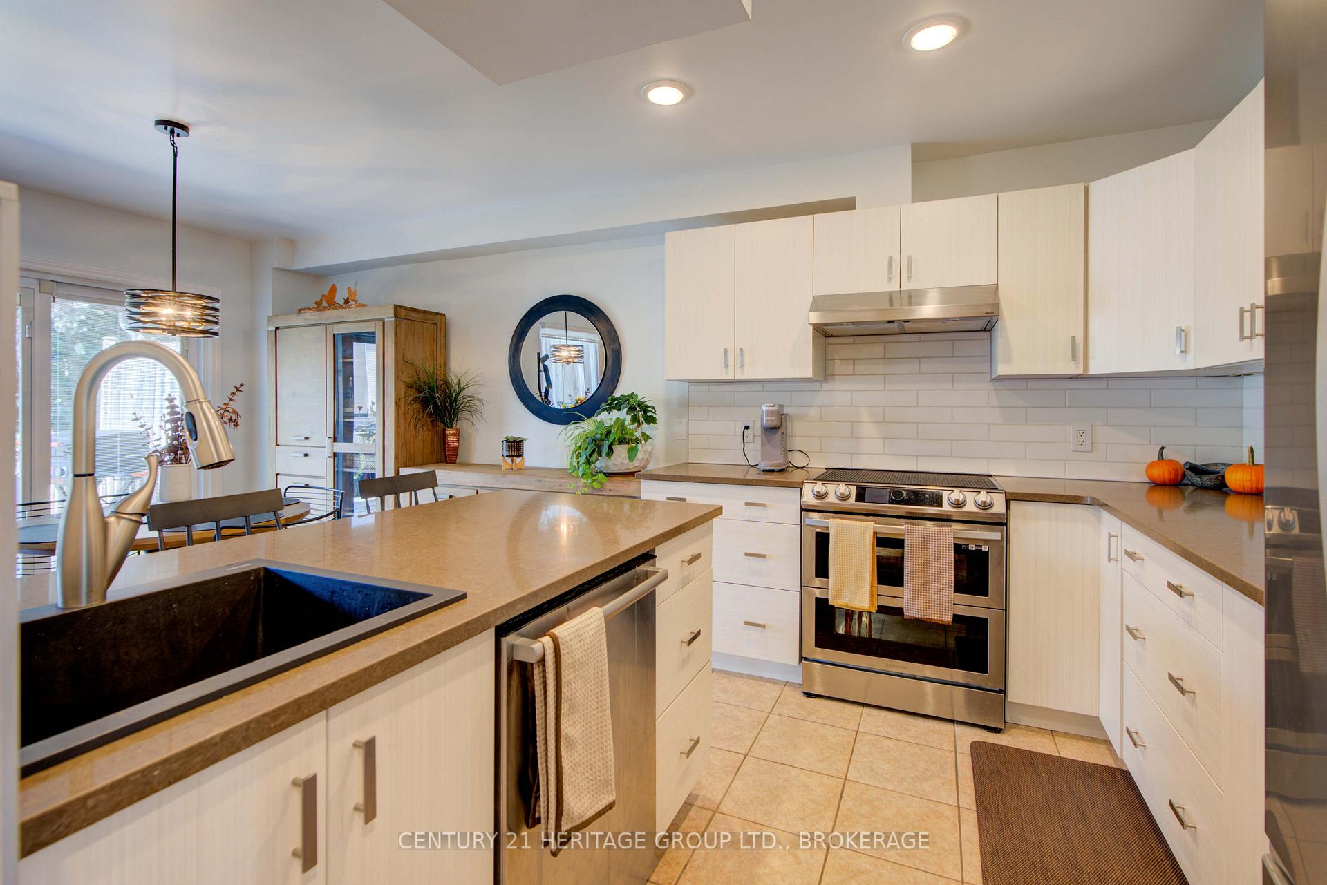 Photo 5 of 244 River Street, Gananoque — HOMEH