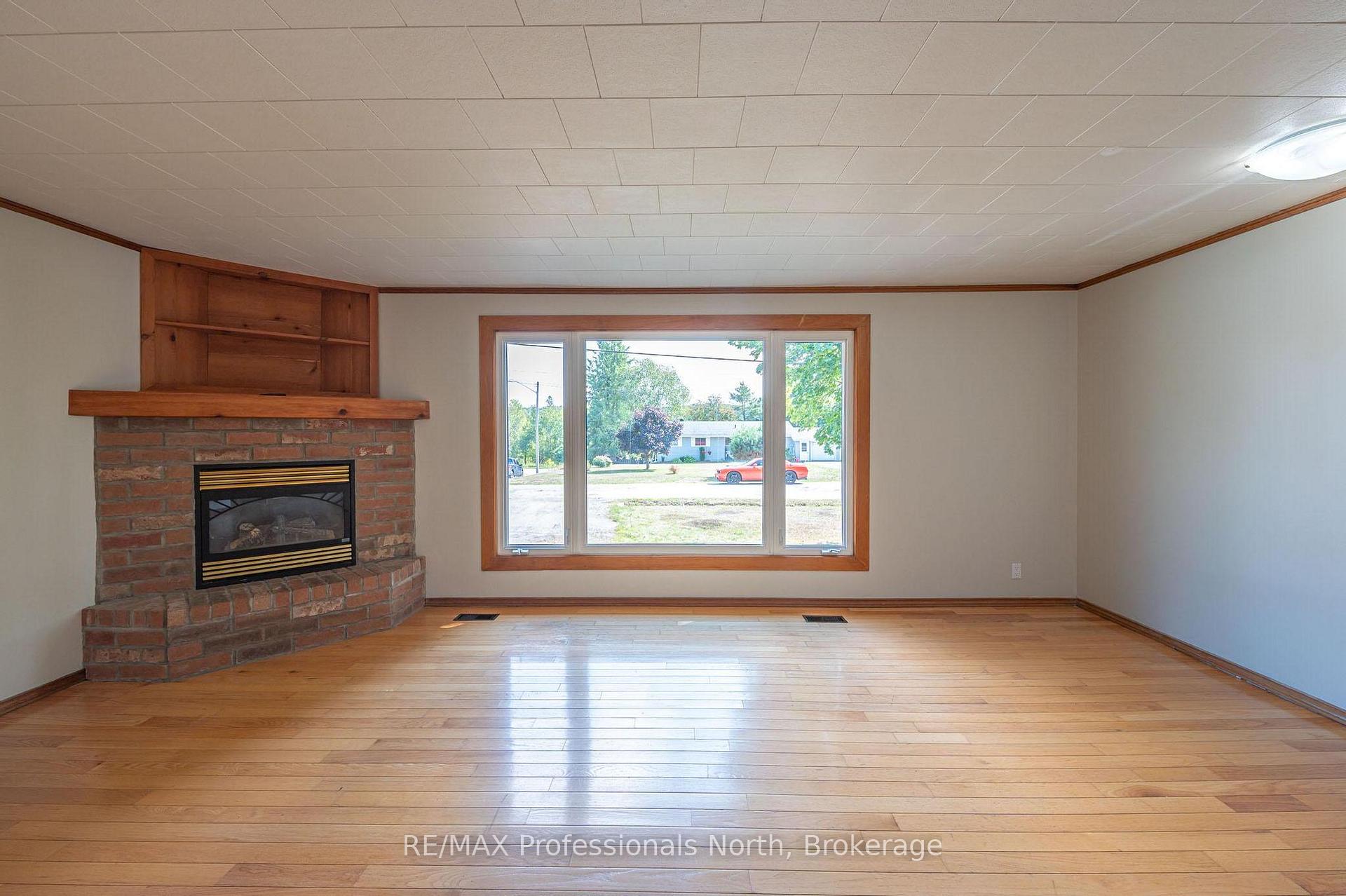 Photo 8 of 26 Prentice Street, Minden Hills, Minden — HOMEH
