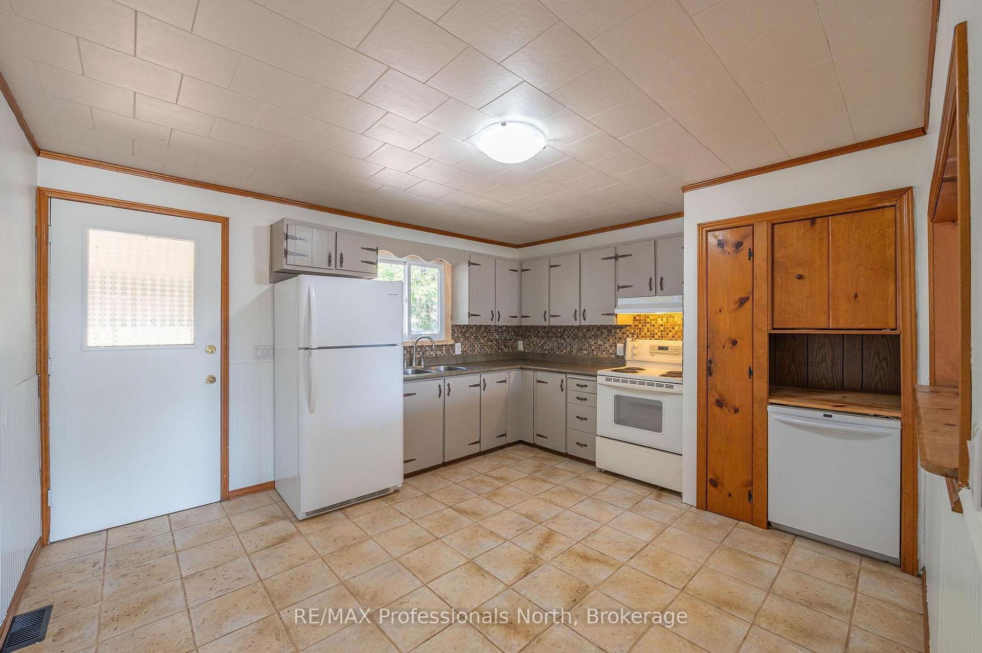 Photo 28 of 26 Prentice Street, Minden Hills, Minden — HOMEH