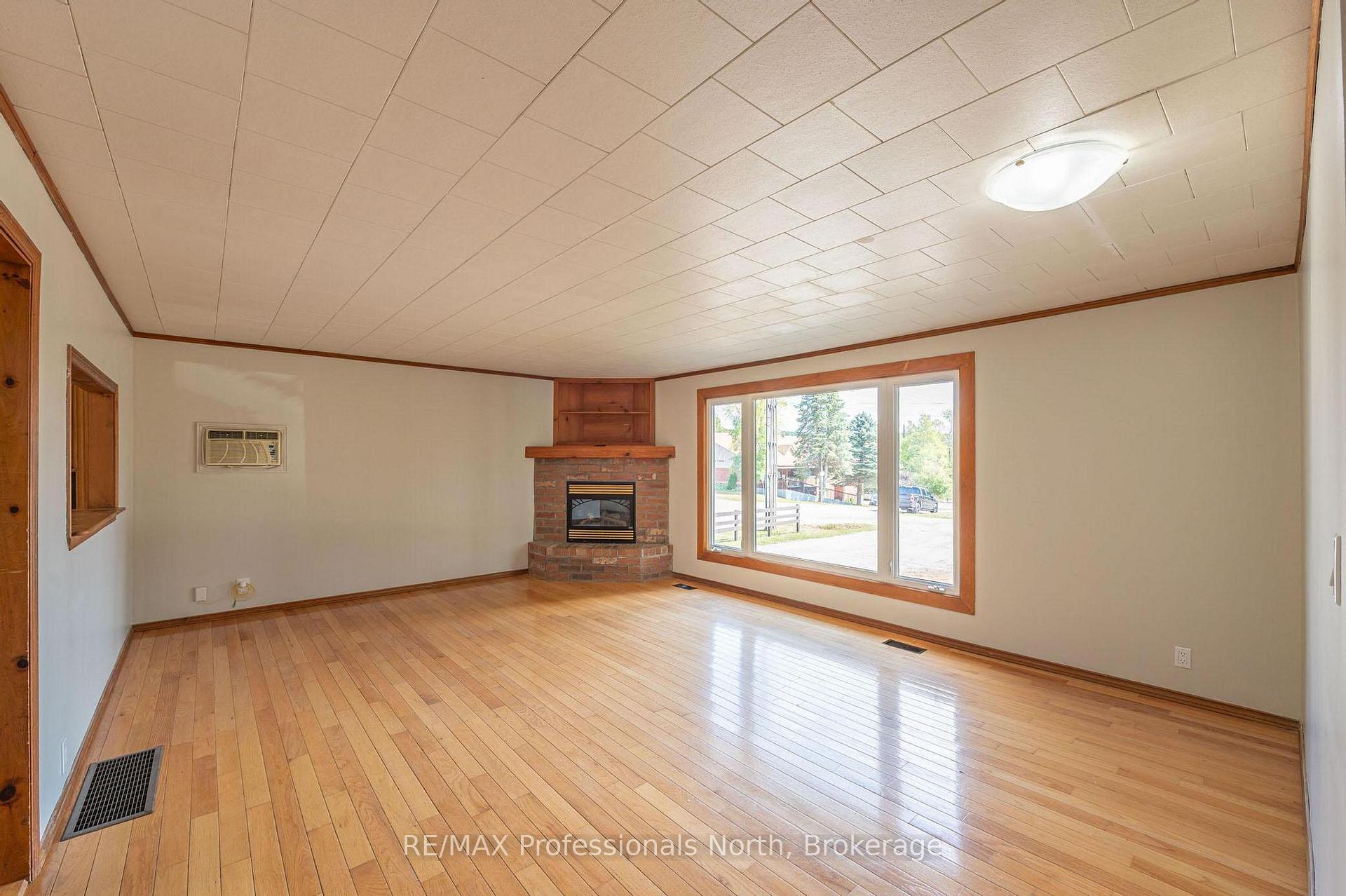 Photo 19 of 26 Prentice Street, Minden Hills, Minden — HOMEH