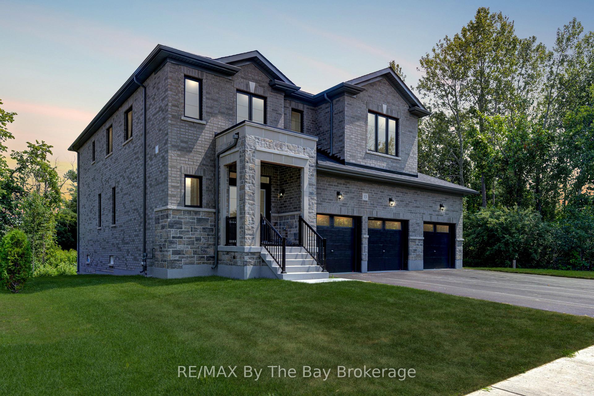 Photo 3 of 13 Emerald Street, Wasaga Beach — HOMEH