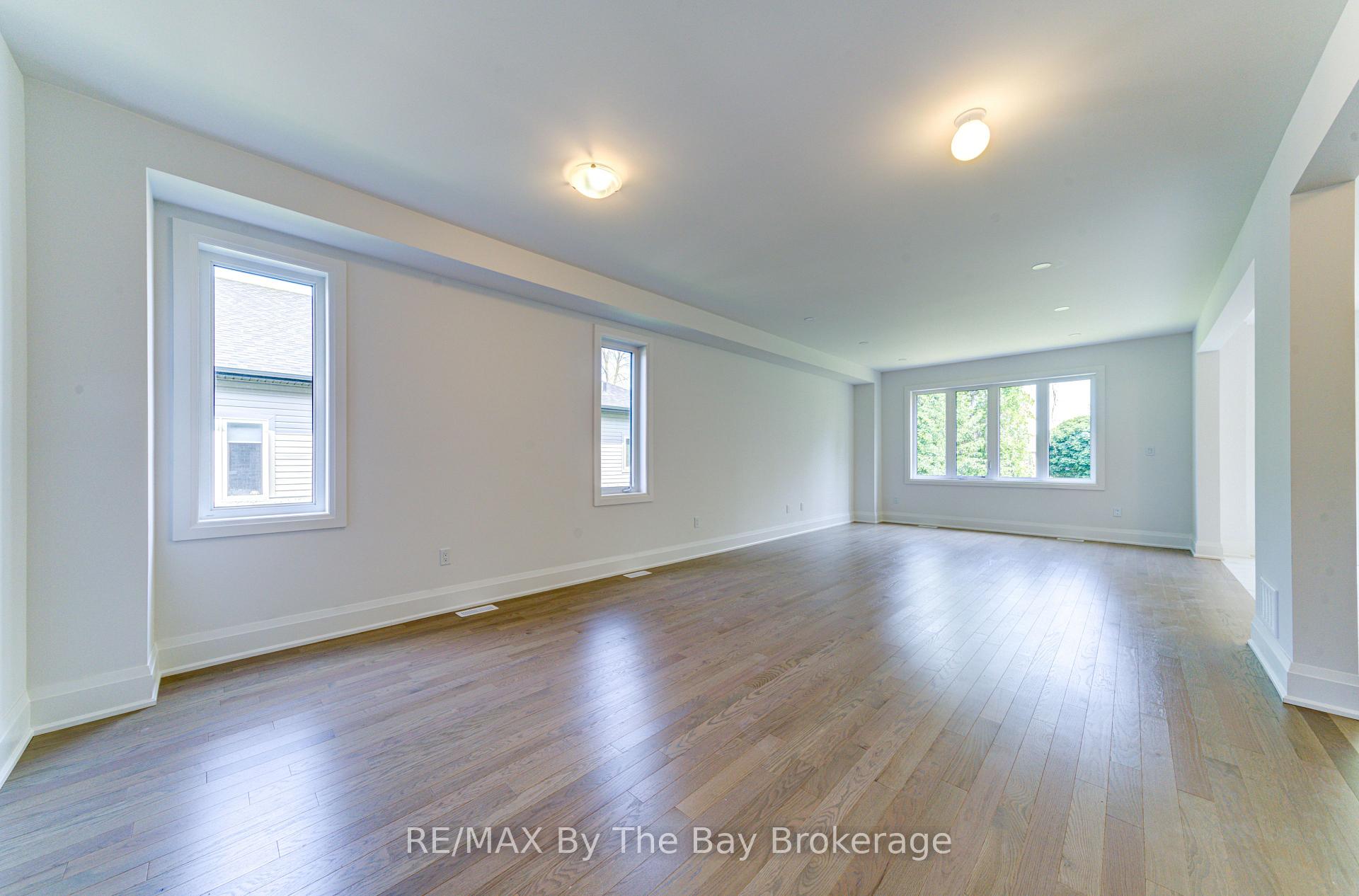Photo 14 of 13 Emerald Street, Wasaga Beach — HOMEH