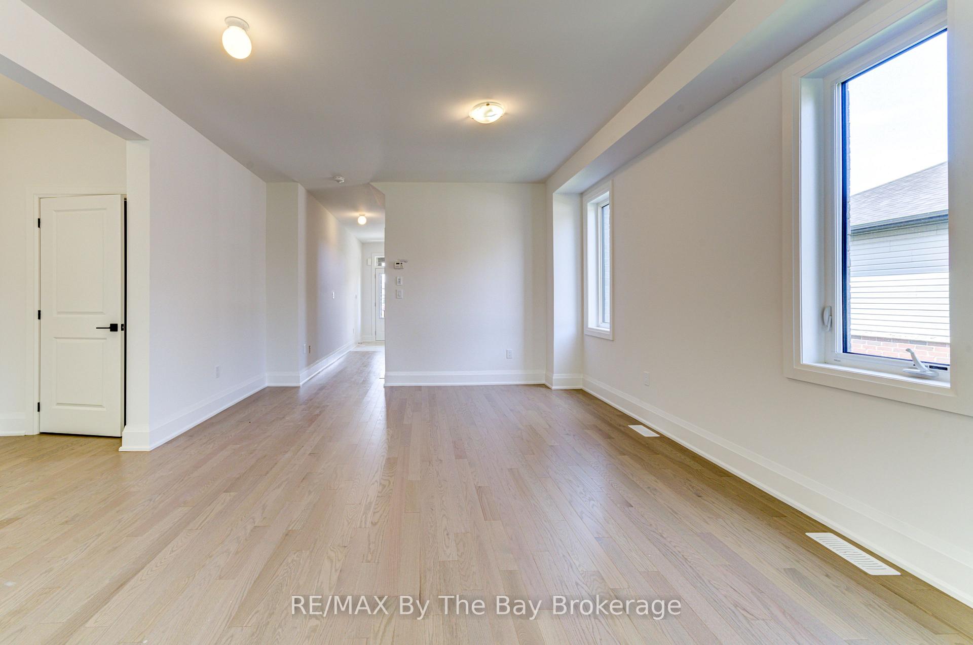 Photo 4 of 13 Emerald Street, Wasaga Beach — HOMEH