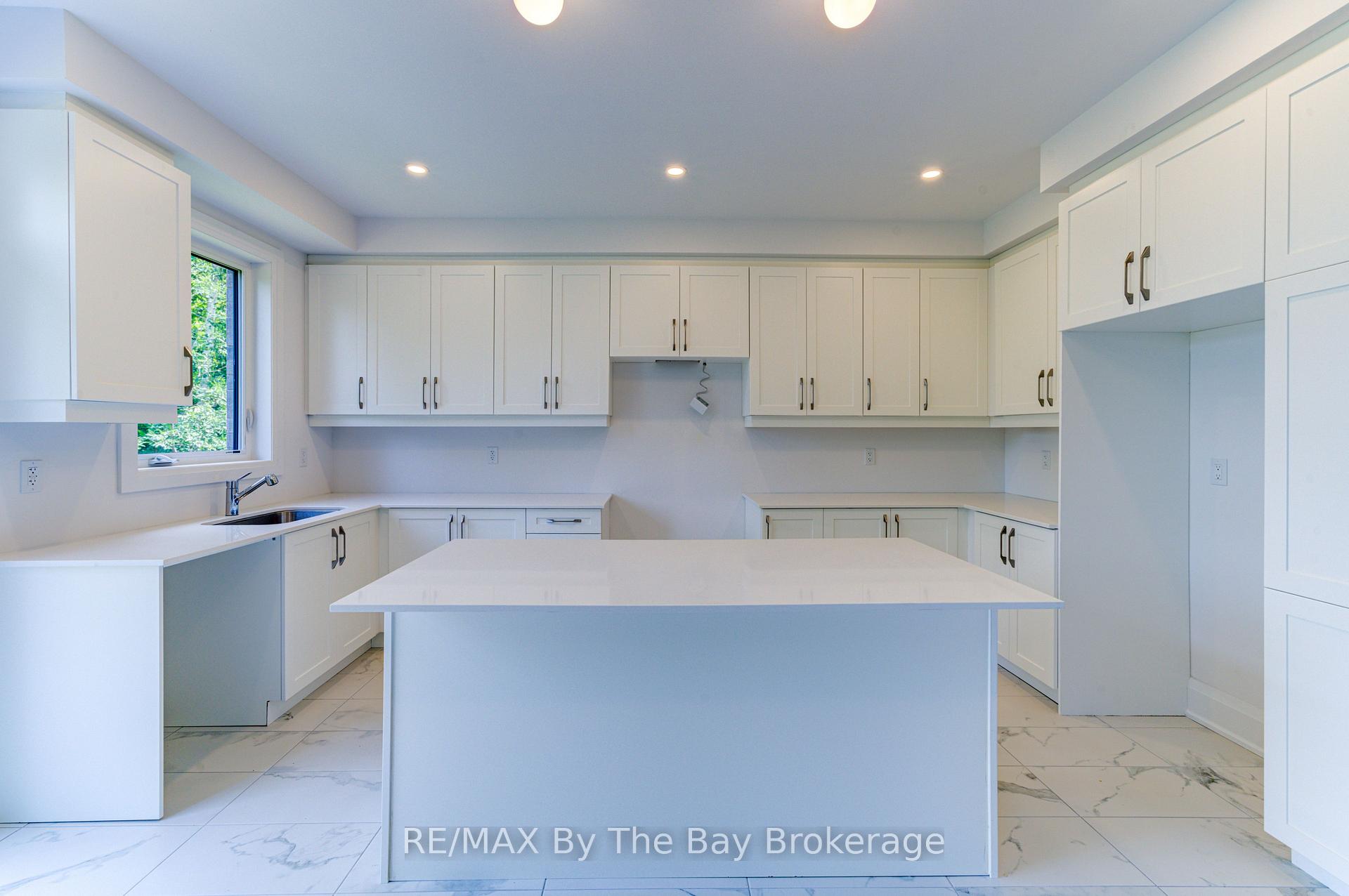 Photo 10 of 13 Emerald Street, Wasaga Beach — HOMEH