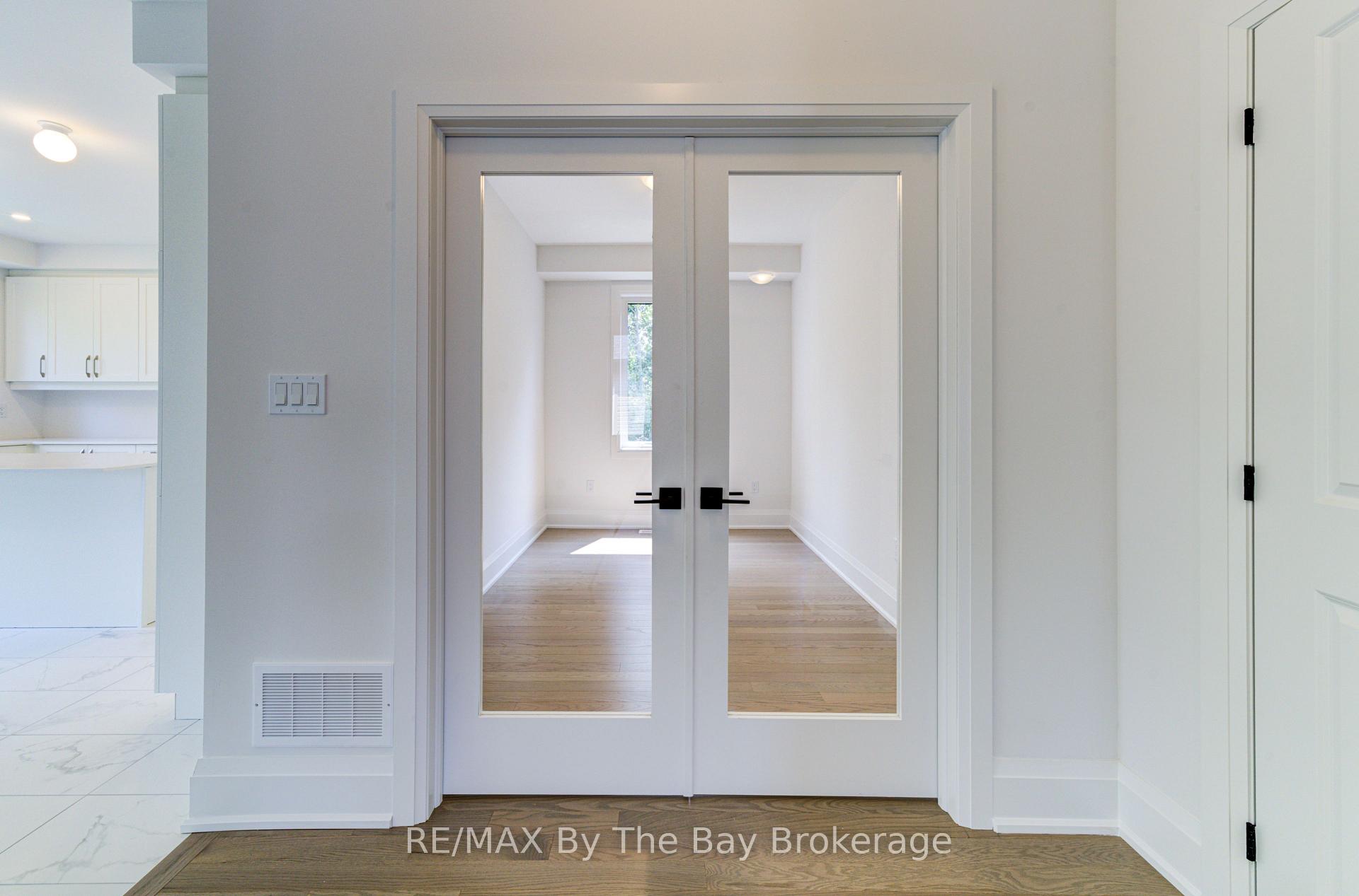 Photo 11 of 13 Emerald Street, Wasaga Beach — HOMEH