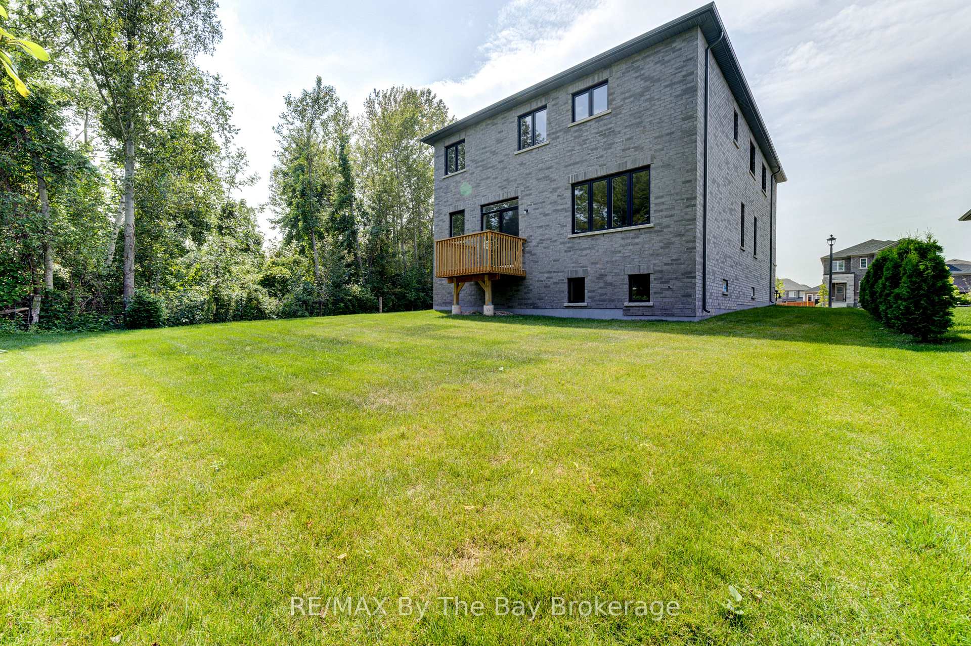 Photo 27 of 13 Emerald Street, Wasaga Beach — HOMEH